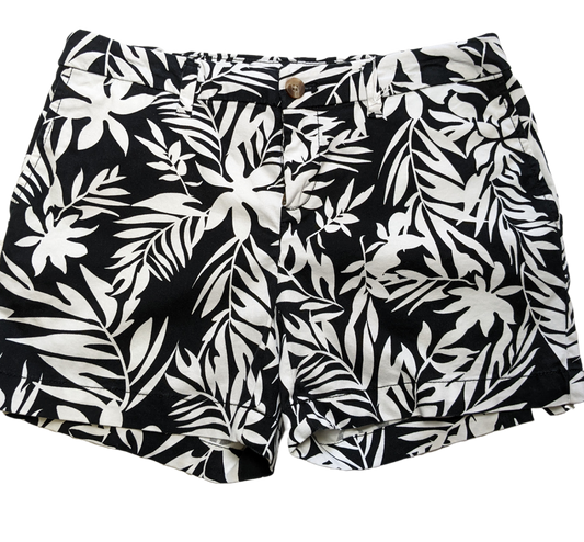 Faded Glory Tropical Print Shorts  Faded Glory black and white tropical print zip front shorts with pockets