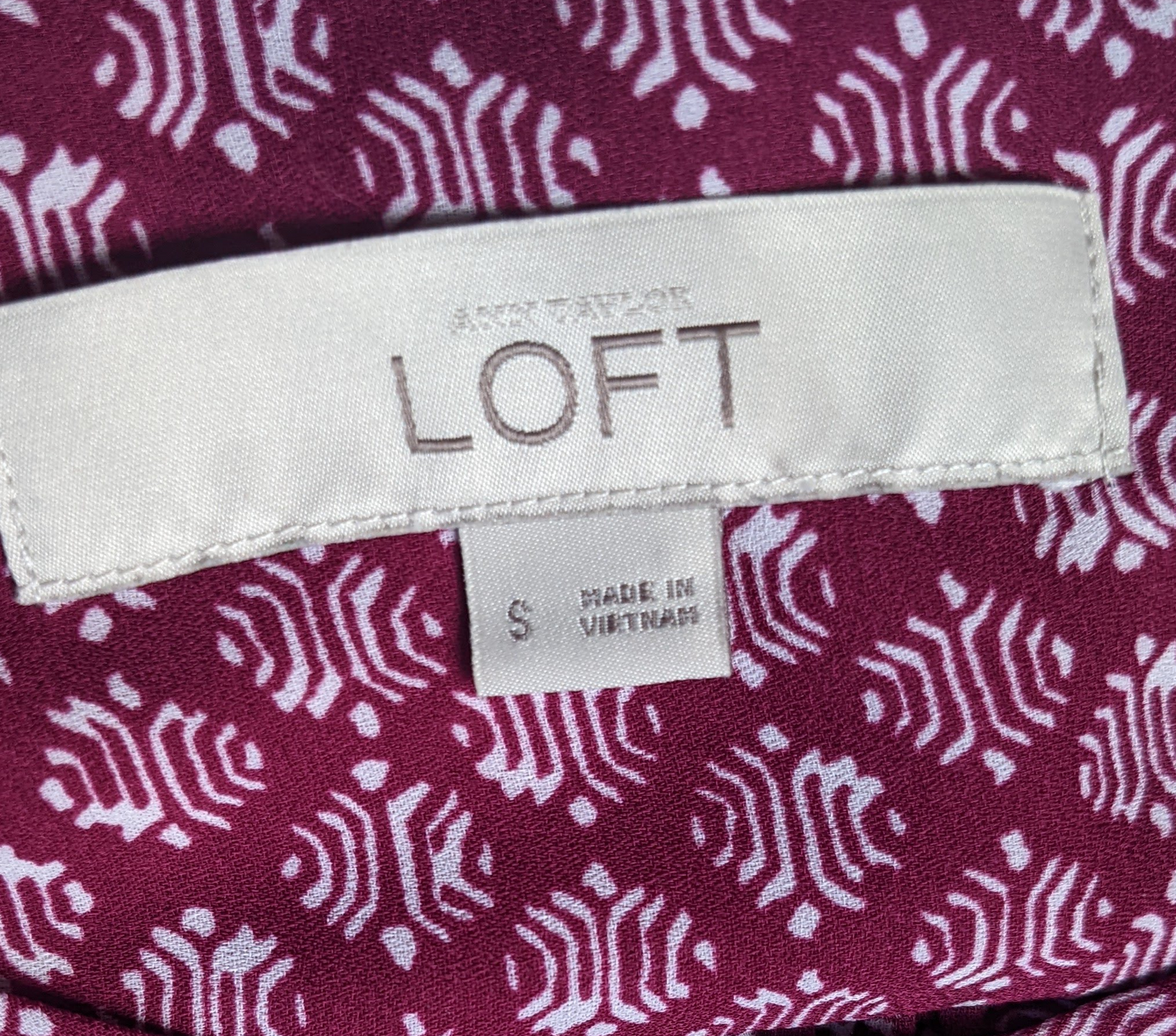 Loft Magenta Flutter-sleeve Sleeveless blouse Add a pop of color to your wardrobe with this playful LOFT magenta blouse. The flutter sleeves add a touch of whimsy, p