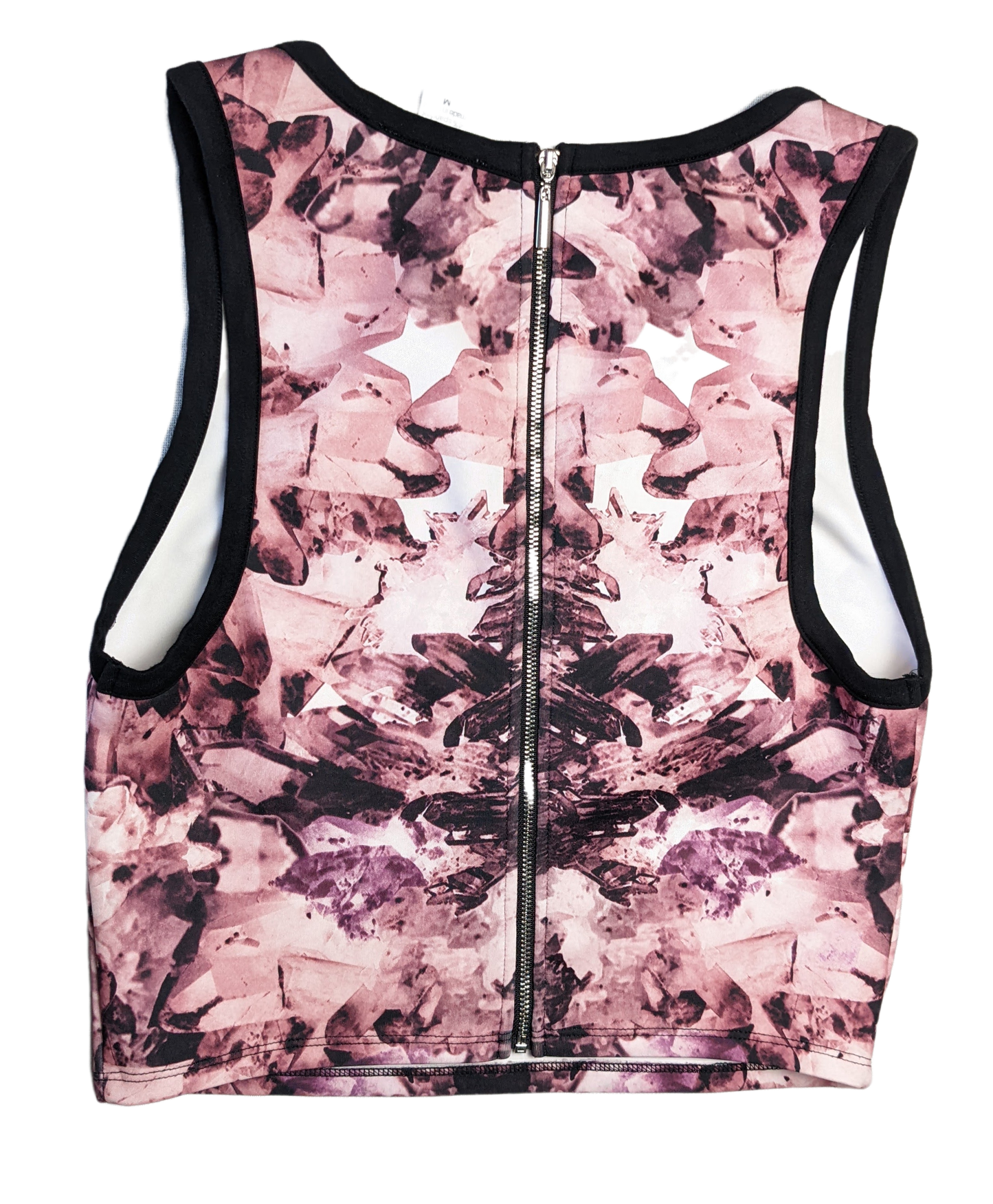 Bar III Scuba Floral Print Cropped Tank with Back ZipThis is a great tank to layer under a denim jacket with a pair of high waisted leggings!  Or, wear this with shorts and sandals in warmer weather.  Either way, you w