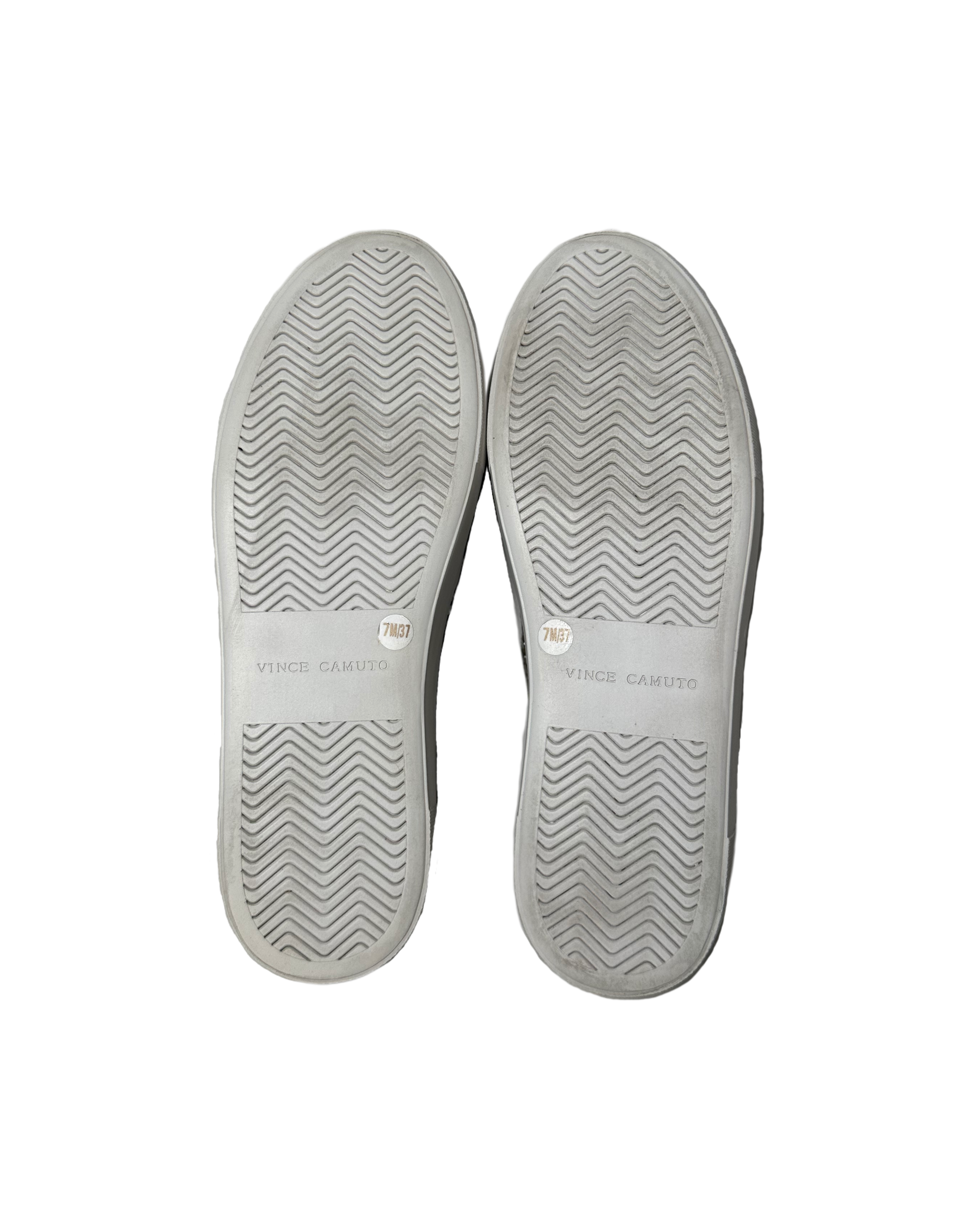 Vince Camuto Silver Studded Beige Leather Slip On Platform SneakersTake your style to the next level with these Vince Camuto studded beige leather slip-on platform sneakers. With a bold approach to design and a daring attitude, thesVince Camuto Silver Studded Beige Leather SlipShoes