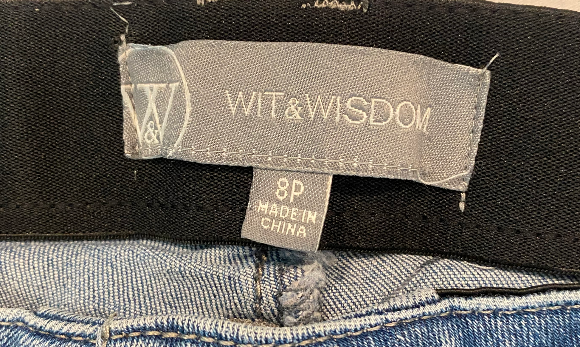 Wit & Wisdom Medium Wash Raw Hem Denim Jeans Size 8P  Redefine denim with the quirky Wit & Wisdom Medium Wash Raw Hem Denim Jeans in size 8P. The medium wash offers