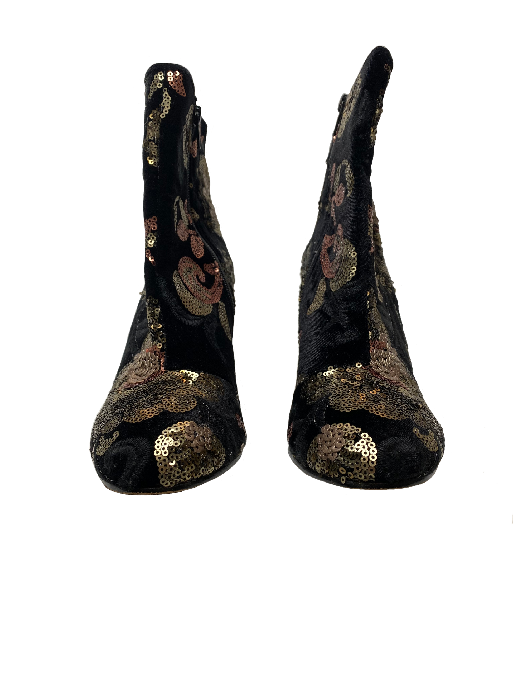 Aldo Sequin Embellished Ankle BootsWow! These are stunning boots with so much detail with the sequins..
Dress up your jeans for a fun night out, or wear with a skirt for a funky look!Aldo Sequin Embellished Ankle BootsShoes