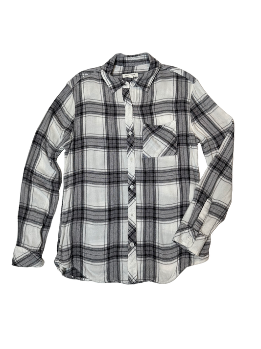 Beach Lunch Lounge Black and White Plaid ShirtThis super soft plaid shirt can be worn with jeans or nice black pants....or with comfy joggers. You pick!