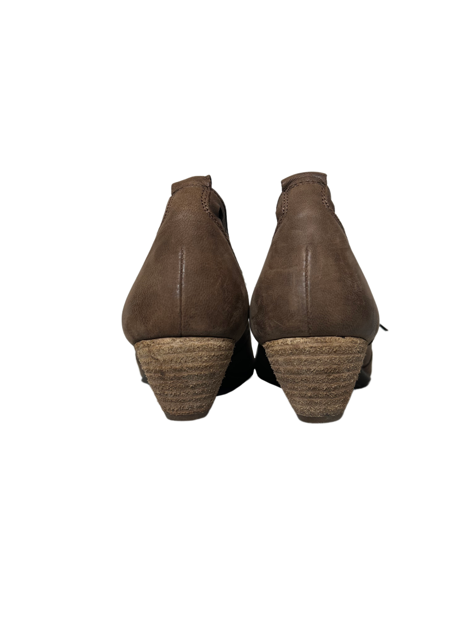 Think! Brown Suede Lace-Up Low Wood Heel ShoesThese Think! brown suede lace-Up shoes feature a stylish wood heel, leather cut-outs, and a classic lace-up design. The low heel provides a secure fit and comfortablLow Wood Heel ShoesShoes