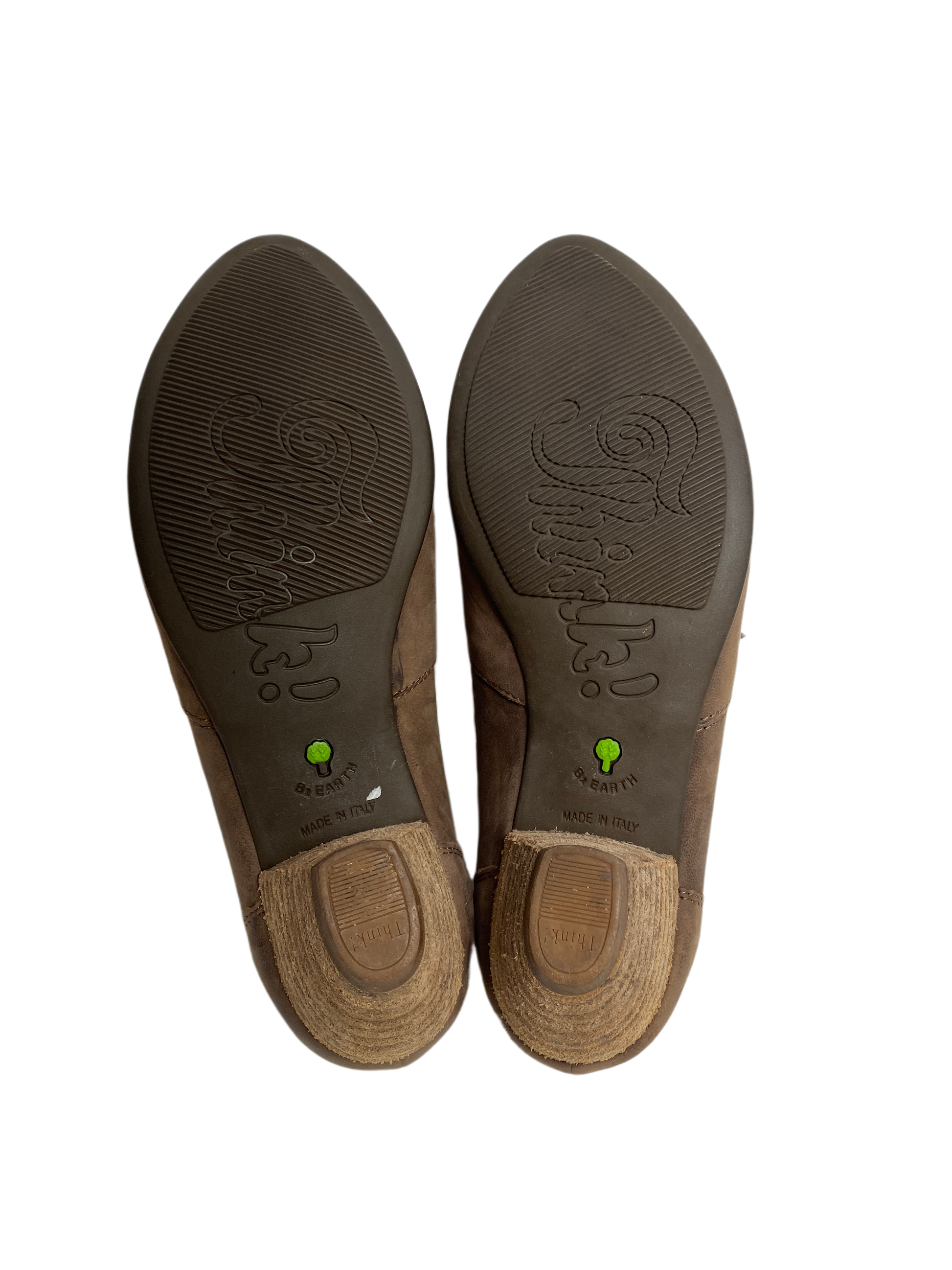 Think! Brown Suede Lace-Up Low Wood Heel ShoesThese Think! brown suede lace-Up shoes feature a stylish wood heel, leather cut-outs, and a classic lace-up design. The low heel provides a secure fit and comfortablLow Wood Heel ShoesShoes