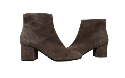 Marc Fisher Tan Suede Ankle BootsBeautiful tan suede boots with side zip and suede covered heel.
These stylish boots will pair with your jeans or tights and dress for a cozy Fall look.Marc Fisher Tan Suede Ankle BootsShoes