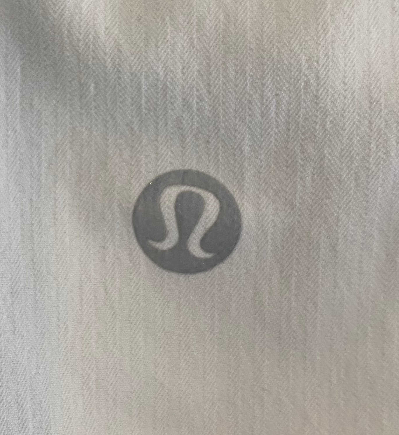 Lululemon White Skort Look stylish and stay organized with this Lululemon white skort! Crafted with pleats and equipped with hidden pockets, this skort has got your back (literally). Get