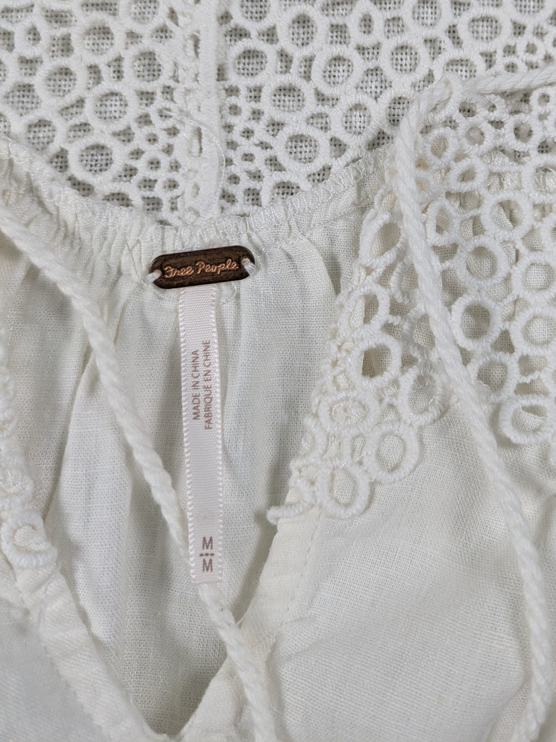 Free People Clover Crochet Sleeveless Camisole Top Size Medium This Sleeveless Camisole by Free People is perfect for warm weather! With its delicate Clover Crochet 