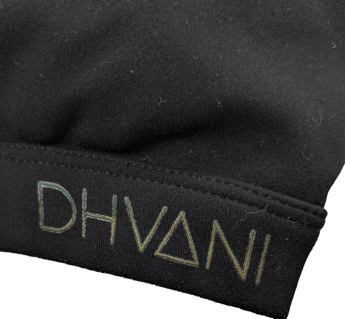 DHVANI Black Criss-Cross Sports Bras Size Small Get ready to slay your workout with DHVANI Black Criss-Cross Sports Bras (Size Small). Featuring criss-cross straps a