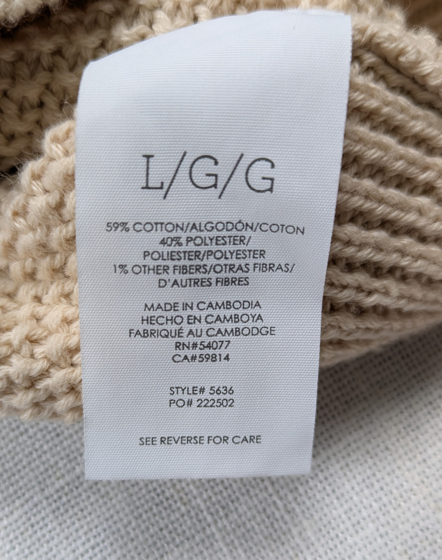 Cabi Long Sleeve Cropped Cable Knit Cream Sweater Size Large Cuddle up in this quirky Cabi cable knit sweater, perfect for chilly days. With its cozy long sleeves, c