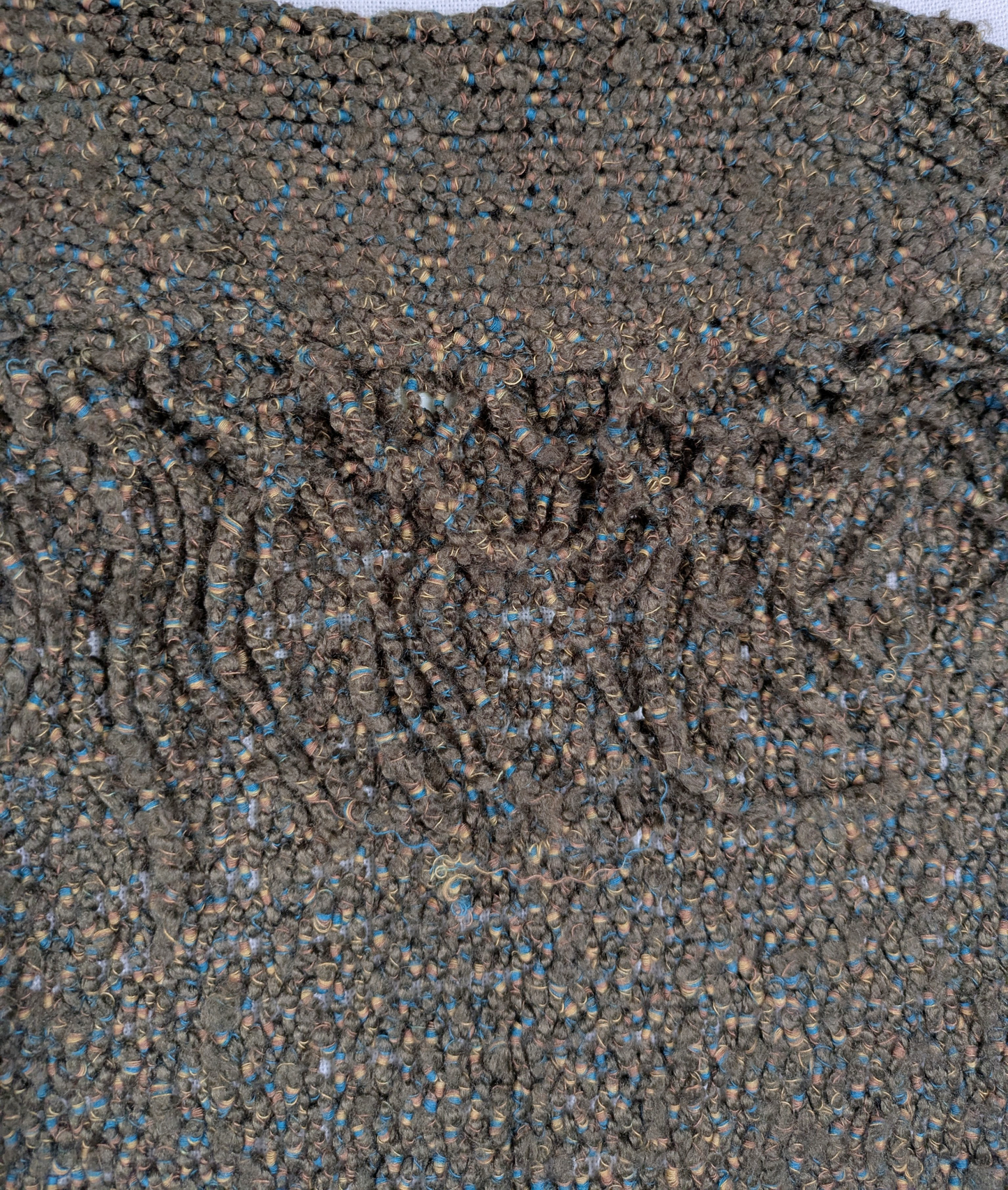 Curio Fringed Olive Green Open-front Long Sweater Vest Size XL Introducing our Curio Fringed Olive Green Sweater Vest! This open-front vest offers a boho twist with 