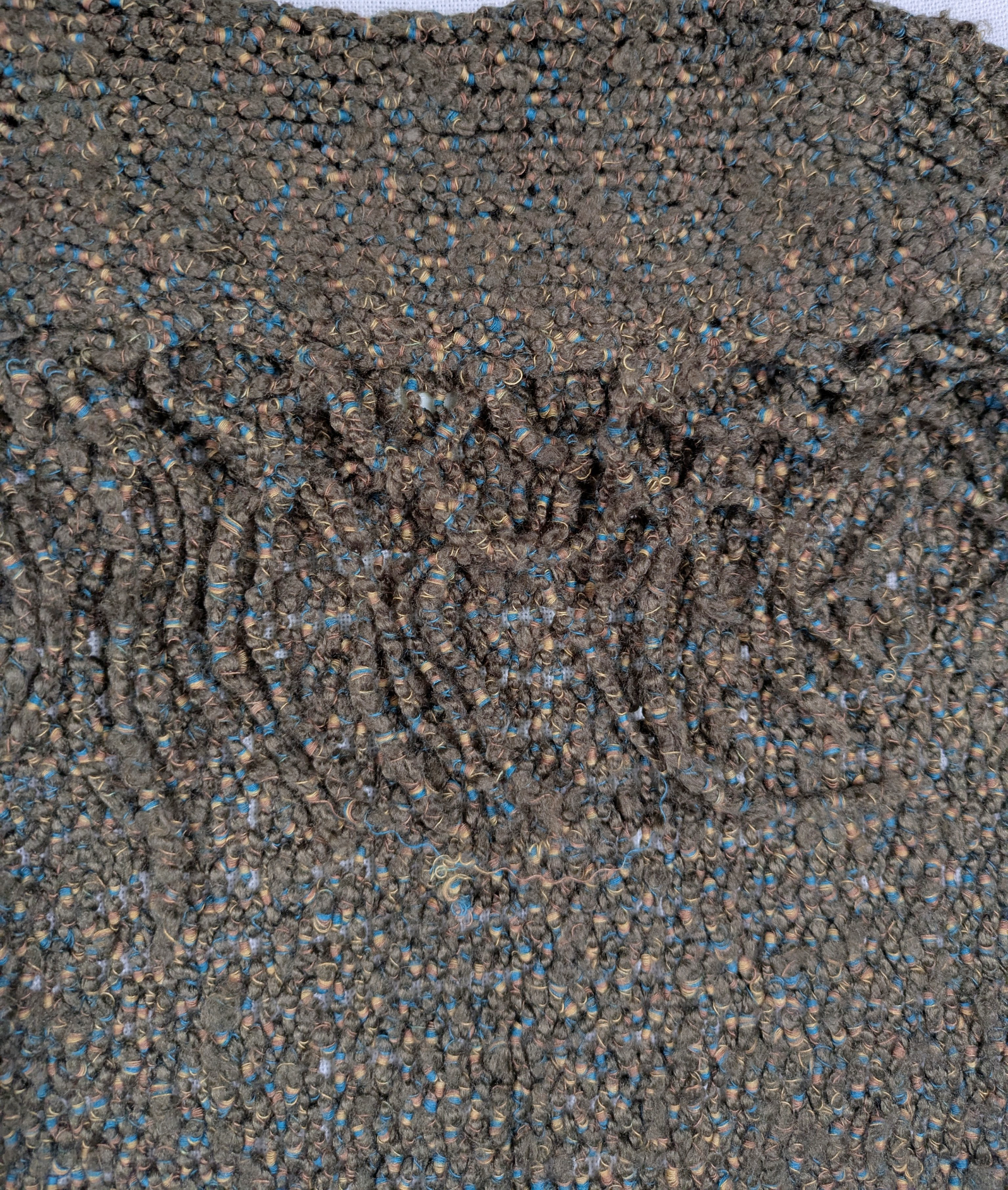 Curio Fringed Olive Green Open-front Long Sweater Vest Size XL Introducing our Curio Fringed Olive Green Sweater Vest! This open-front vest offers a boho twist with 