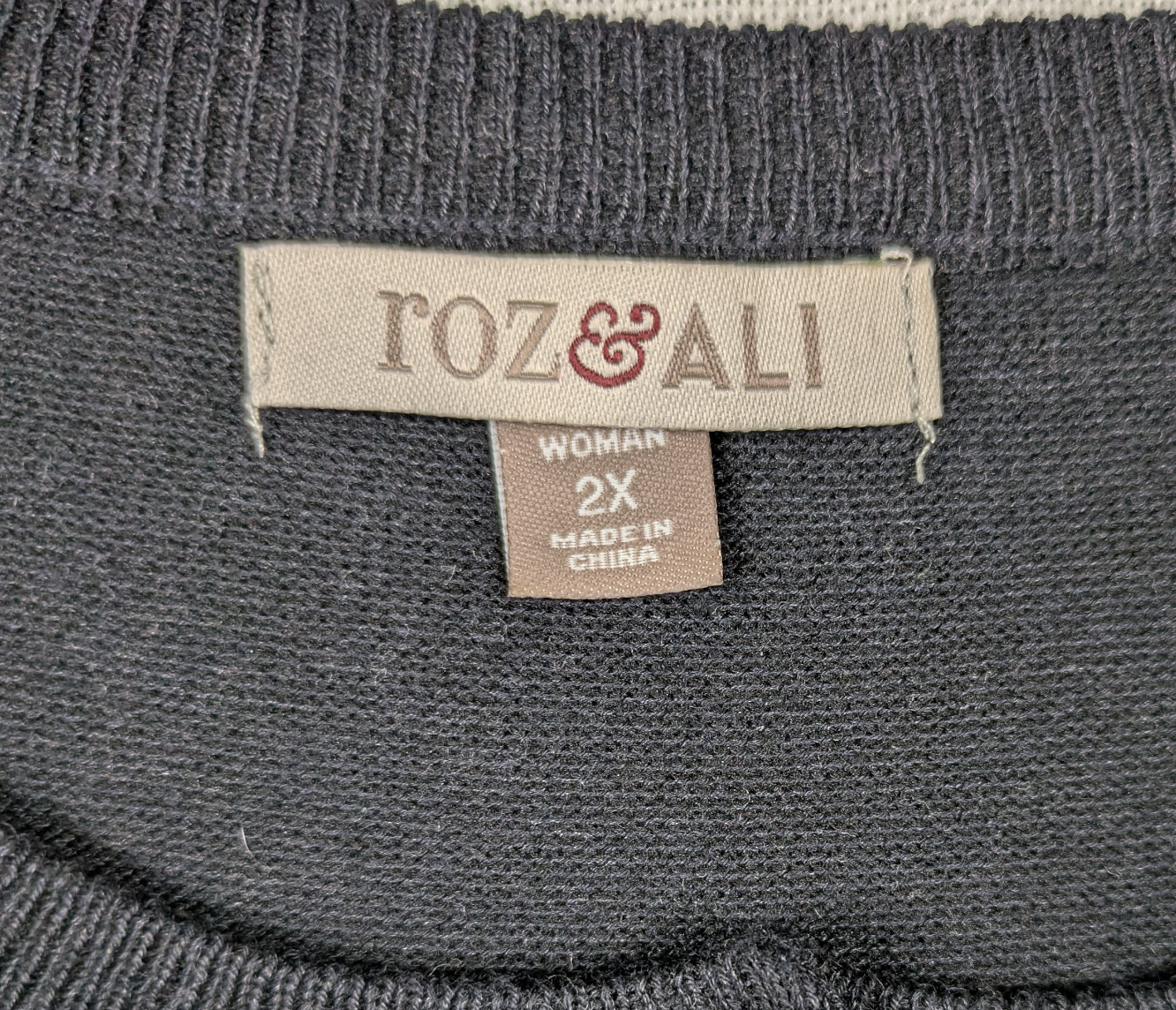 Roz & Ali Bejeweled Gray Cardigan Sweater Size 2X Stay warm and stylish with the Roz &amp; Ali Bejeweled Gray Cardigan Sweater. Made from high-quality charcoal gray 