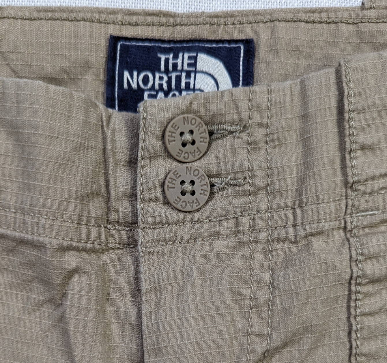 The North Face Tan Hiking Shorts Size 8 Get out and explore in style with these North Face Tan Hiking Shorts in size 8. Made with a cotton and elastane blend, they o