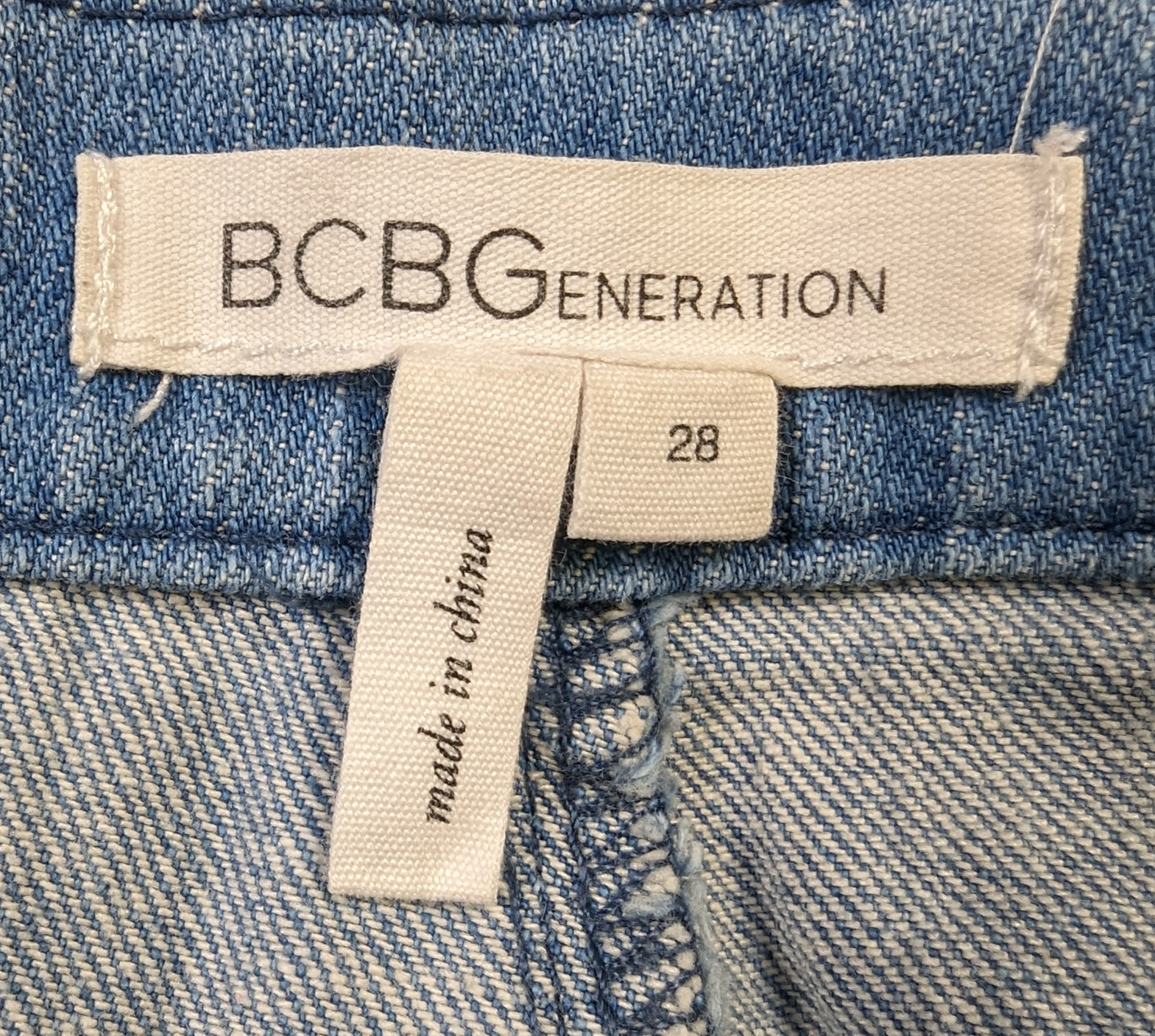 BCBGeneration Distressed Denim Shorts Size 28 Experience the perfect blend of comfort and style with BCBGeneration distressed denim shorts in size 28. Featuring side