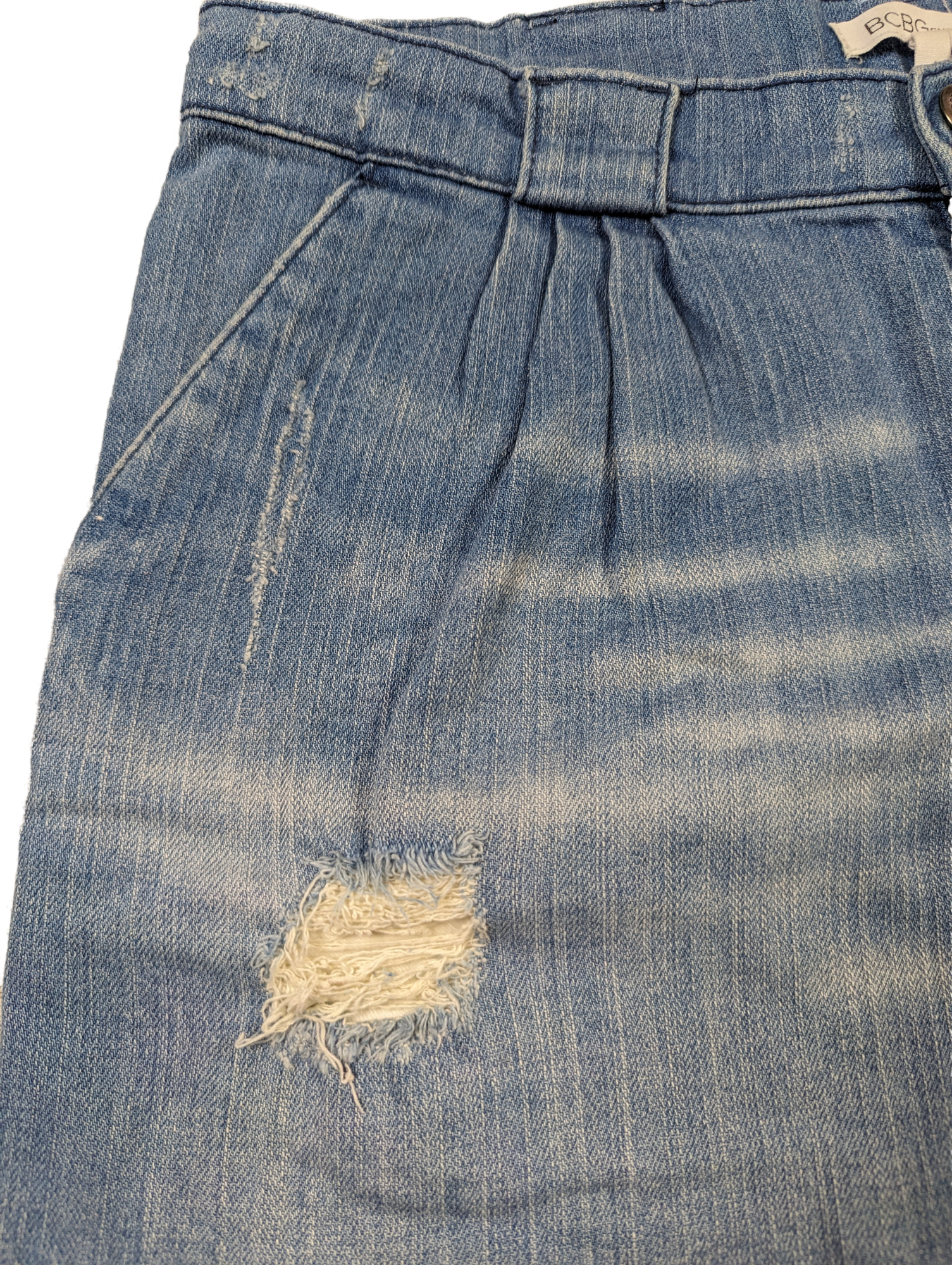 BCBGeneration Distressed Denim Shorts Size 28 Experience the perfect blend of comfort and style with BCBGeneration distressed denim shorts in size 28. Featuring side