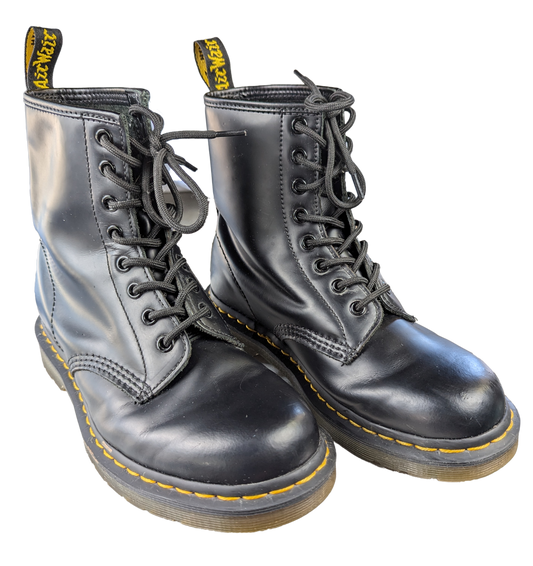 Doc Marten's Black 1460 Boots EUC Size 7  These Doc Marten's 1460 boots are a must-have for any fashion-forward woman. Crafted from high-quality leather, these lace-u