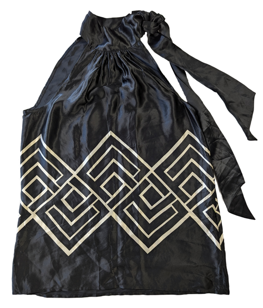 Michael Kors Black Silk Halter Top with Geometric Design Size 2 This sensational Black Silk Halter Top from Michael Kors is a must-have addition to your wardrobe! Th