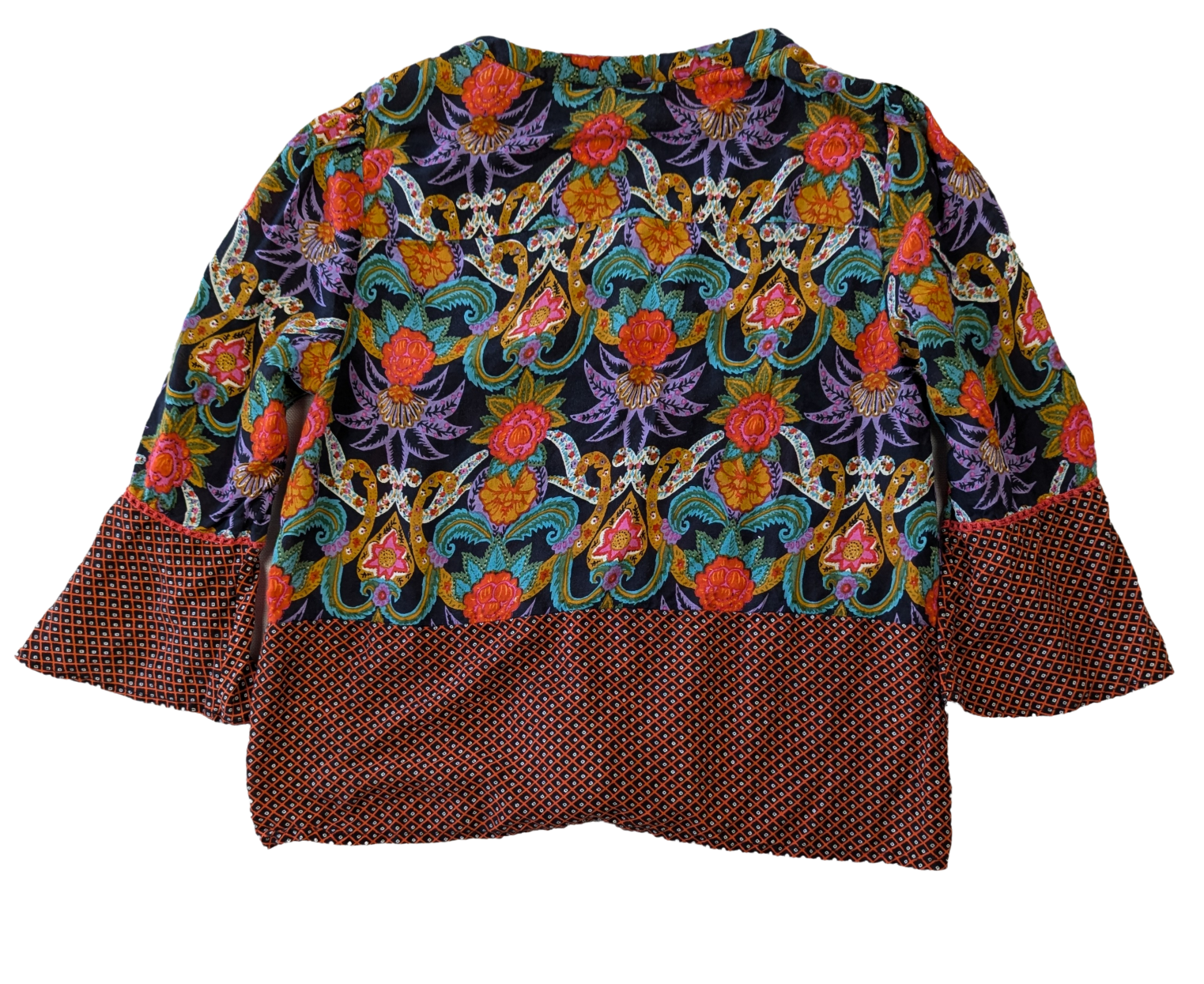 Maeve by Anthropologie Bell-Sleeve Tie-Front Boho-Style Blouse Size 4 Unleash your inner boho babe in Maeve's button-up blouse. Featuring a playful tie-front and tren