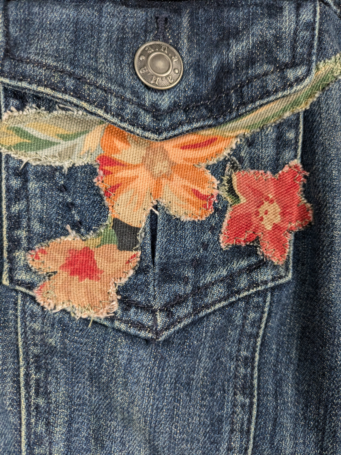 Refreshed - ANA Upcycled Denim Jacket Size XL Elevate your style and make a positive impact with the ANA Upcycled Denim Jacket. Made with tropical fabric and a sligh