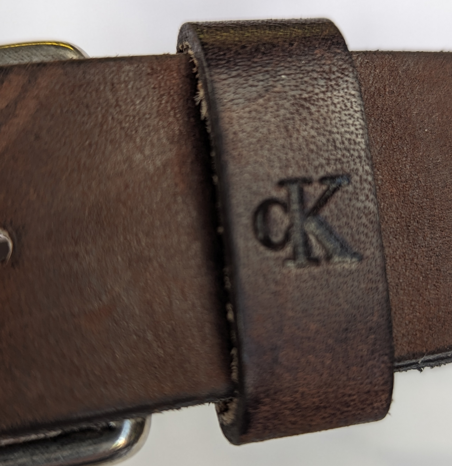 Calvin Klein Brown Leather Belt Calvin Klein brown leather belt will go perfect with your favorite jeans and boots!  The neutral color goes perfect with any outfit.  The silver tone metal is classibeltCalvin Klein Brown Leather BeltCalvin Klein Brown Leather Belt
