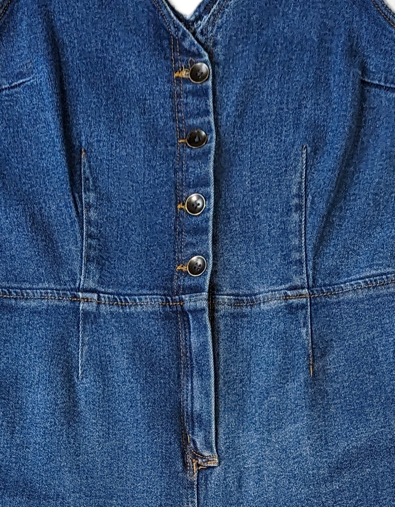 Universal Thread Wide Leg Denim Jumper Size 16 Step into effortless style with the Universal Thread Wide Leg Denim Jumper. This sleeveless, button-front piece in siz