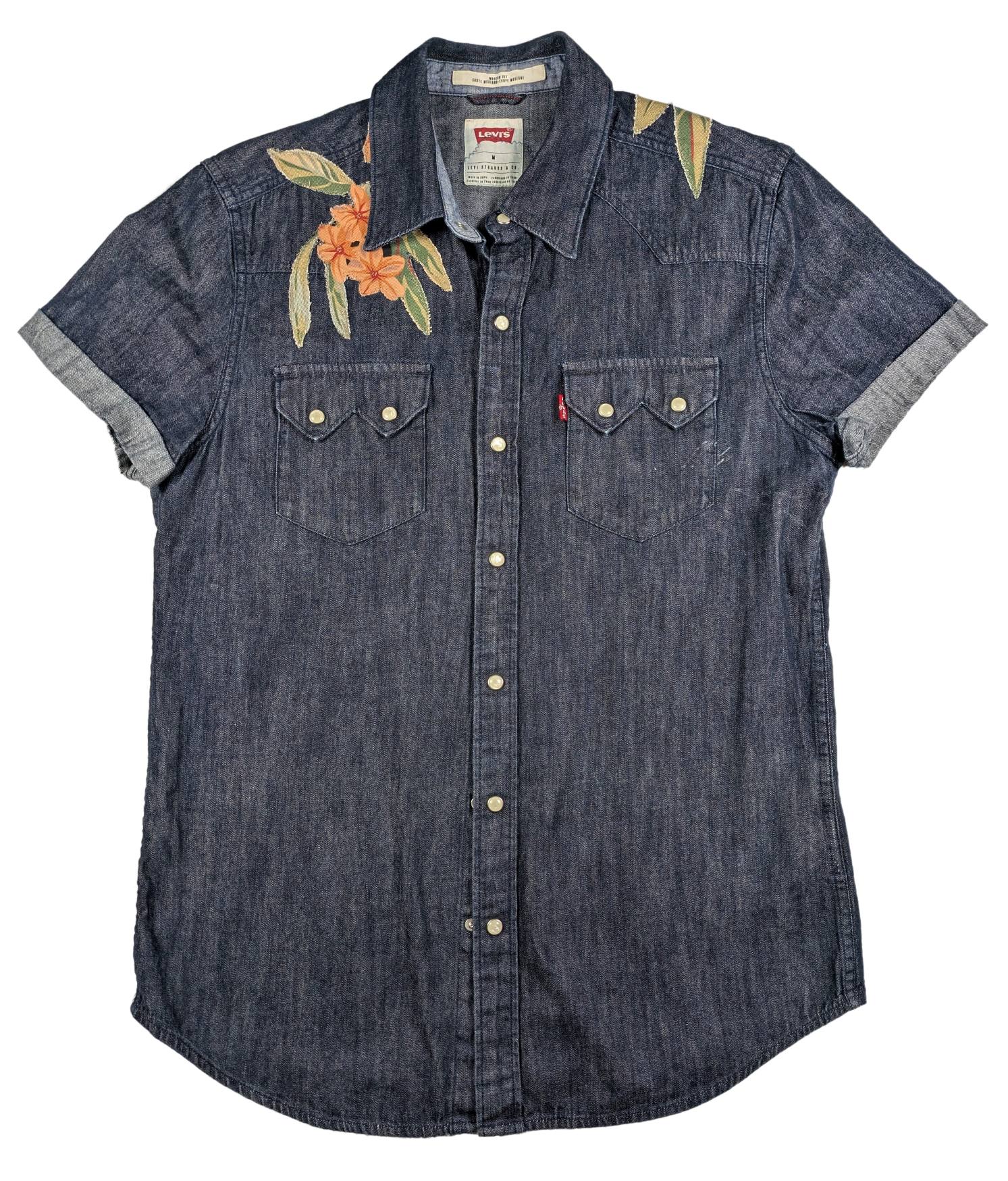 Refreshed - Levi's Upcycled Short Sleeve Denim Shirt Size Medium When the Cowgirl vibe calls, this is the perfect answer!  Short-sleeved for the warmer climates, thi