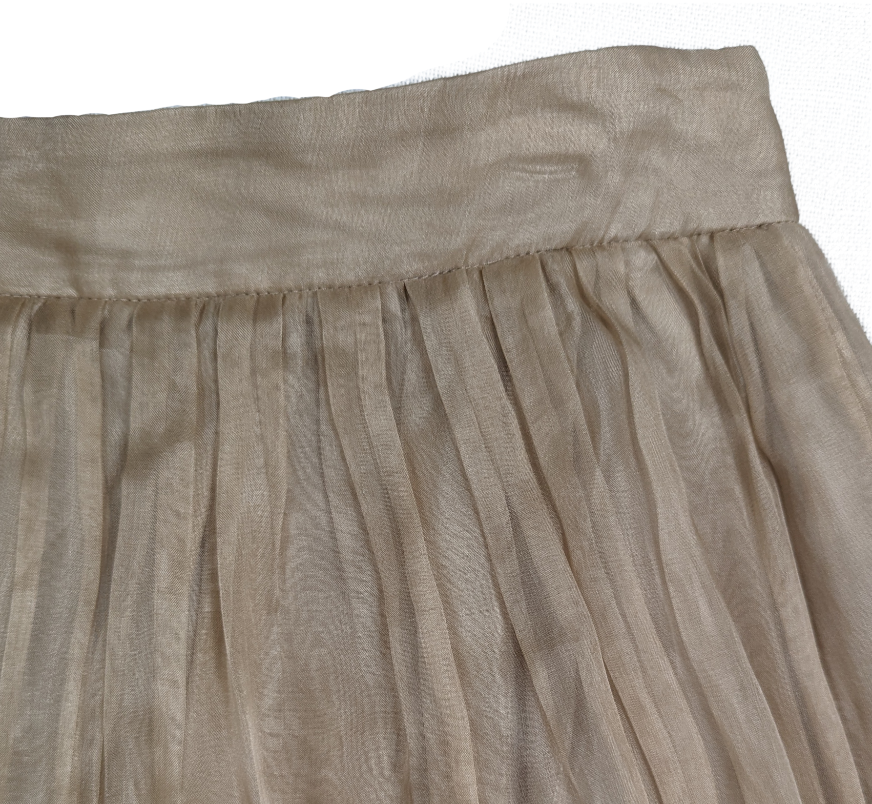 Elizabeth and James Champagne Silk Short Skirt Size 6 Indulge in luxury with Elizabeth and James' Champagne Silk Short Skirt. Made with the finest silk and lined wit