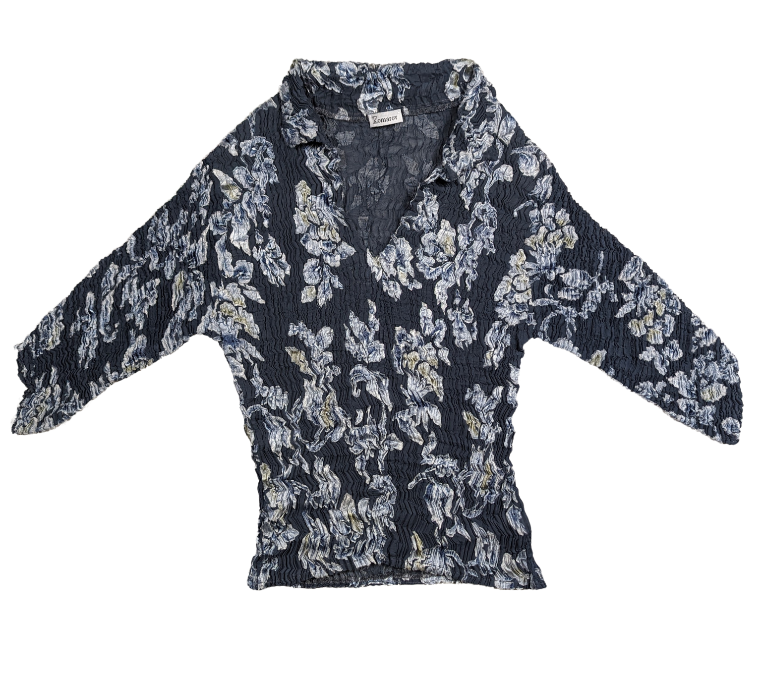 Komarov Crinkle Gray Floral V neck Three Quarter Sleeve Top Size Small This Komarov Crinkle Top in Gray Floral is the perfect playful piece for any occasion. Its uni