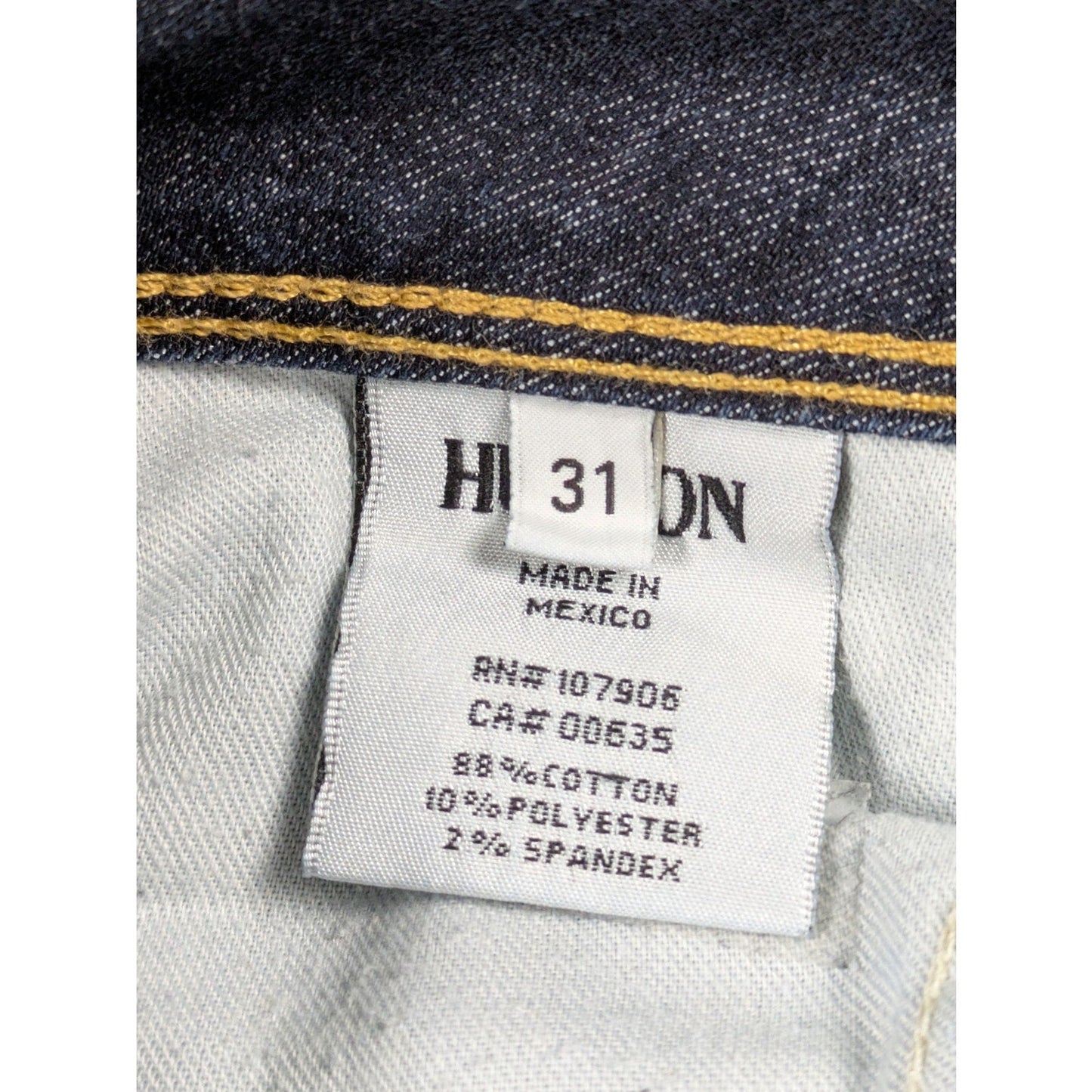 Hudson Jeans Collin Flap Skinny Crop Dark Size 31 Add a touch of edgy style to your wardrobe with these Hudson Collin Flap Pocket Skinny Crop Jeans! These jeans are 