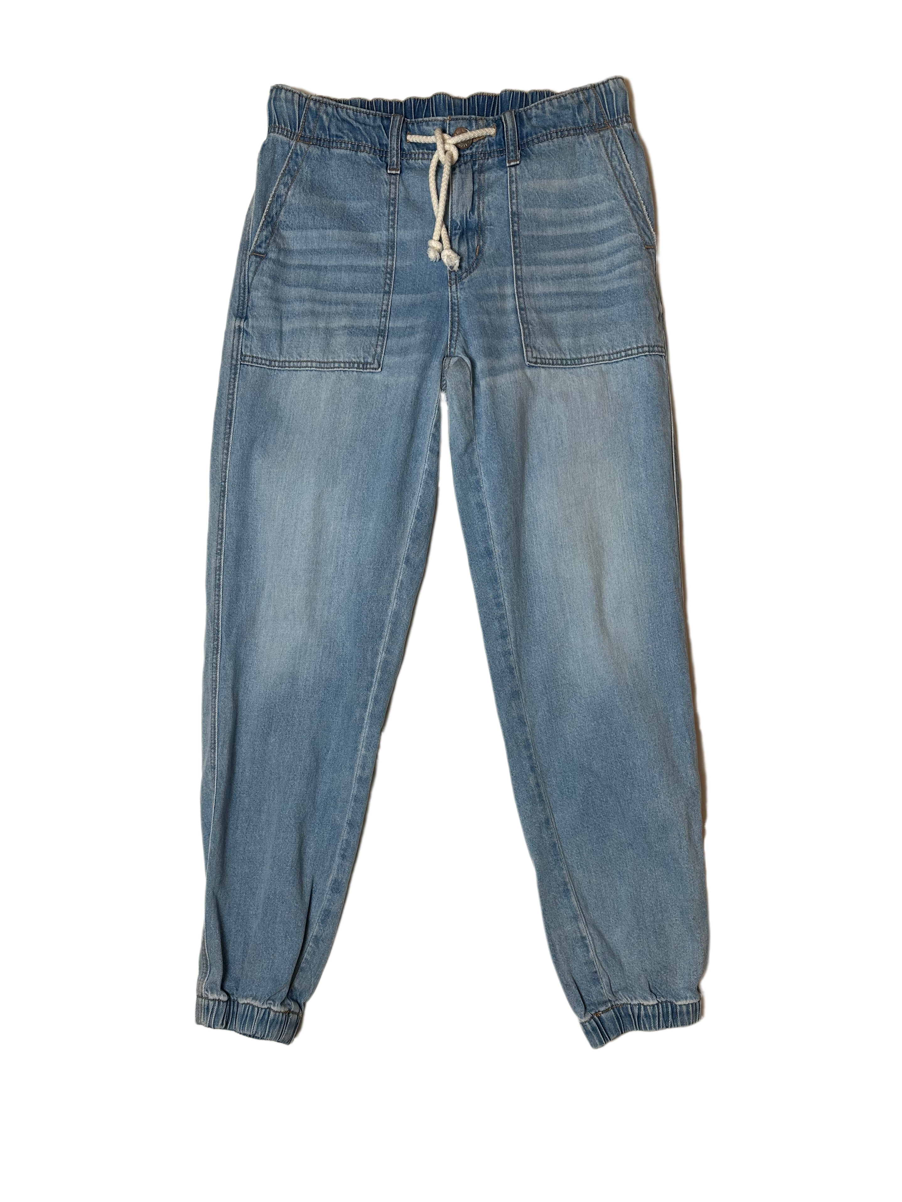 American EagleThese American Eagle joggers provide a comfortable, classic fit. Made from a faded blue denim, these joggers feature a drawstring waistband for an adjustable fit andJeansAmerican Eagle Faded Denim Drawstring Waist JoggersAmerican Eagle Faded Denim Drawstring Waist Joggers