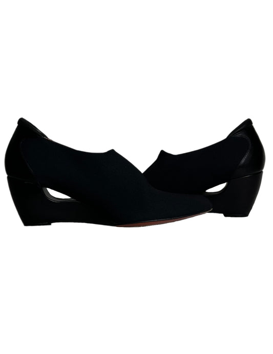 Donald J Pliner Couture Stretch Textile & Leather Pumps Wedge Size 7.5 Indulge in luxury with Donald J Pliner Couture's Italian-made leather pumps. Featuring a stunn