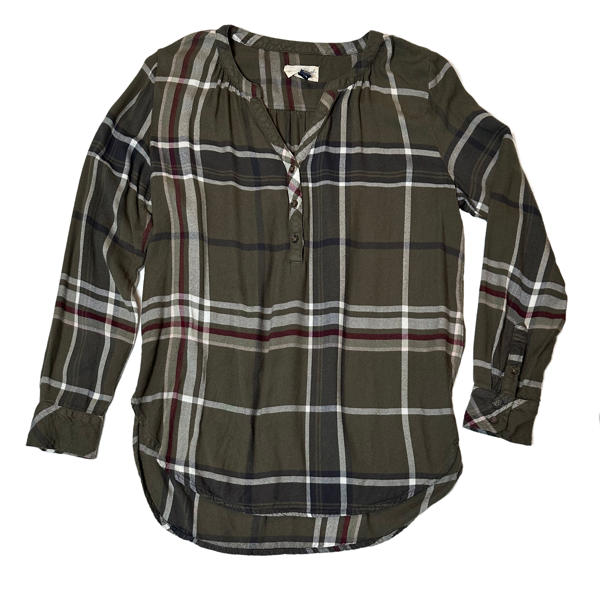 Universal ThreadsStay cozy in this Universal Threads olive green plaid henley flannel! Snuggle up in its ultra-soft fabric and long sleeves, perfect for when the temps take a dip. ItShirtUniversal Threads Olive Green Plaid Henley FlannelUniversal Threads Olive Green Plaid Henley Flannel