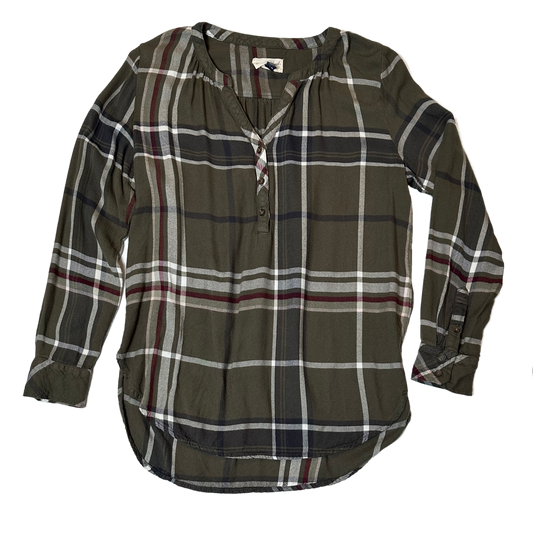 Universal ThreadsStay cozy in this Universal Threads olive green plaid henley flannel! Snuggle up in its ultra-soft fabric and long sleeves, perfect for when the temps take a dip. ItShirtUniversal Threads Olive Green Plaid Henley FlannelUniversal Threads Olive Green Plaid Henley Flannel