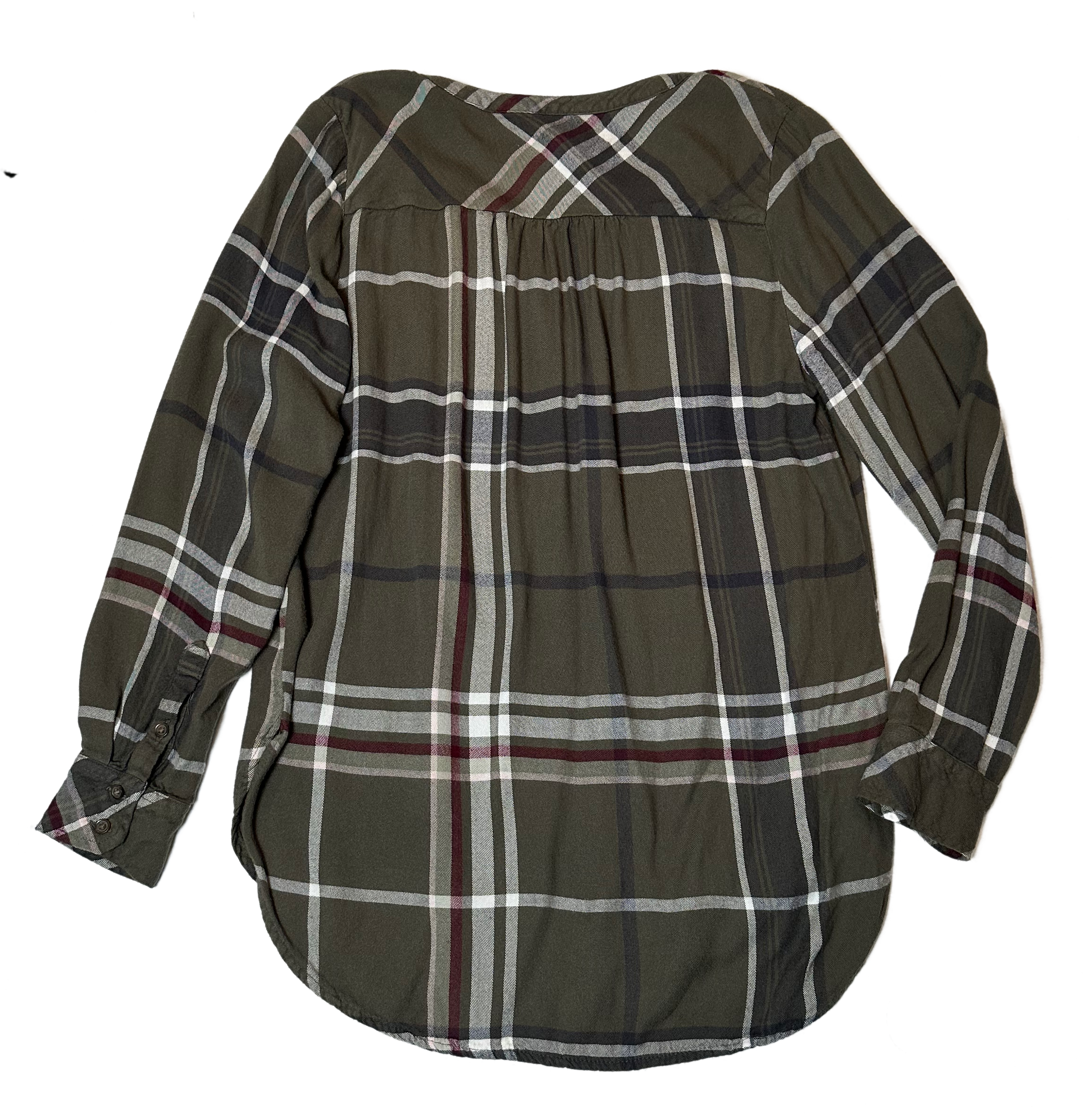 Universal ThreadsStay cozy in this Universal Threads olive green plaid henley flannel! Snuggle up in its ultra-soft fabric and long sleeves, perfect for when the temps take a dip. ItShirtUniversal Threads Olive Green Plaid Henley FlannelUniversal Threads Olive Green Plaid Henley Flannel