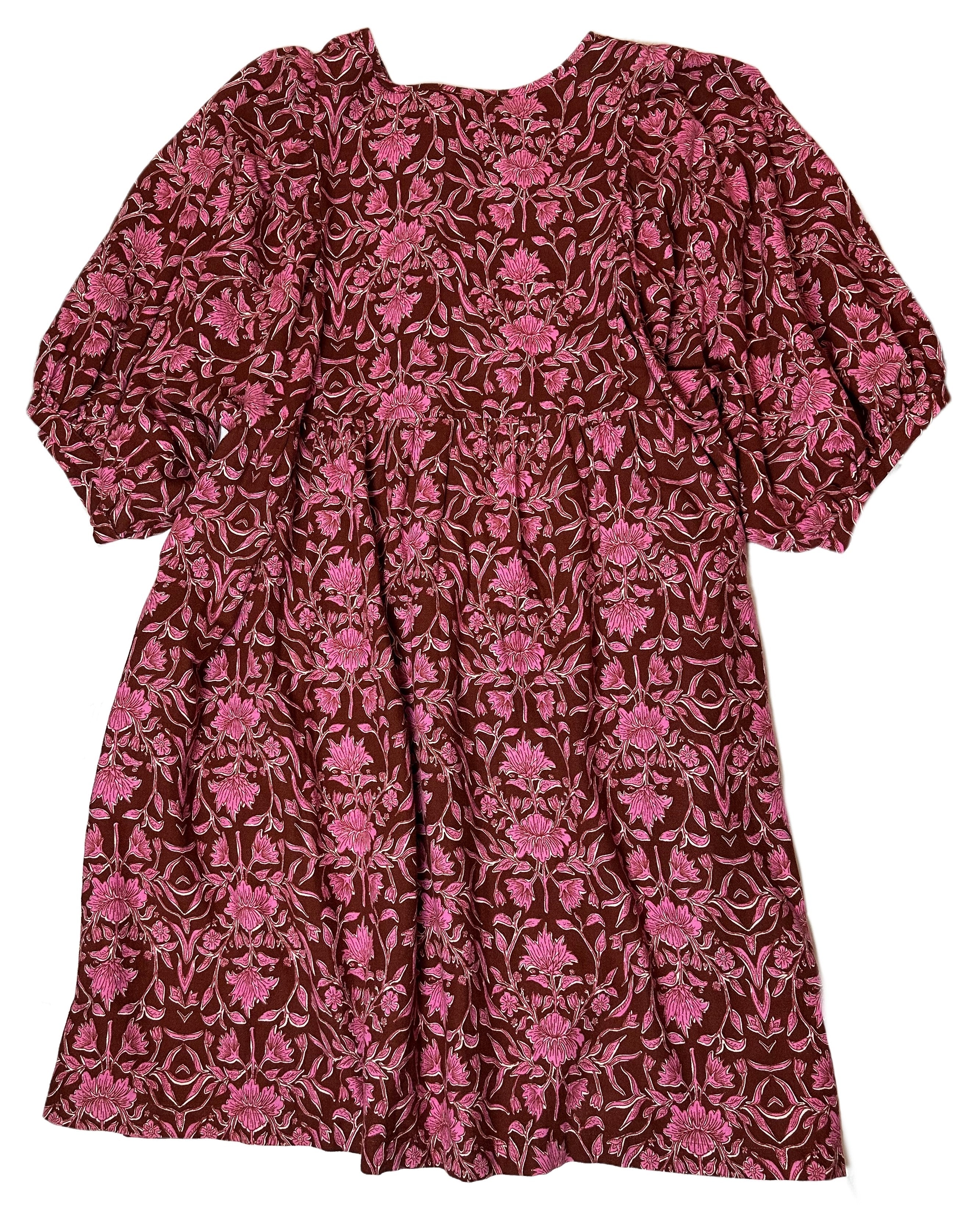 Universal ThreadThis Universal Threads pink and red floral print dress is a classic and comfortable midi length style. Featuring a stunningly patterned fabric, delicate pleating, a DressesUniversal Threads Pink and Red Floral Print Puff Sleeve DressRed Floral Print Puff Sleeve Dress