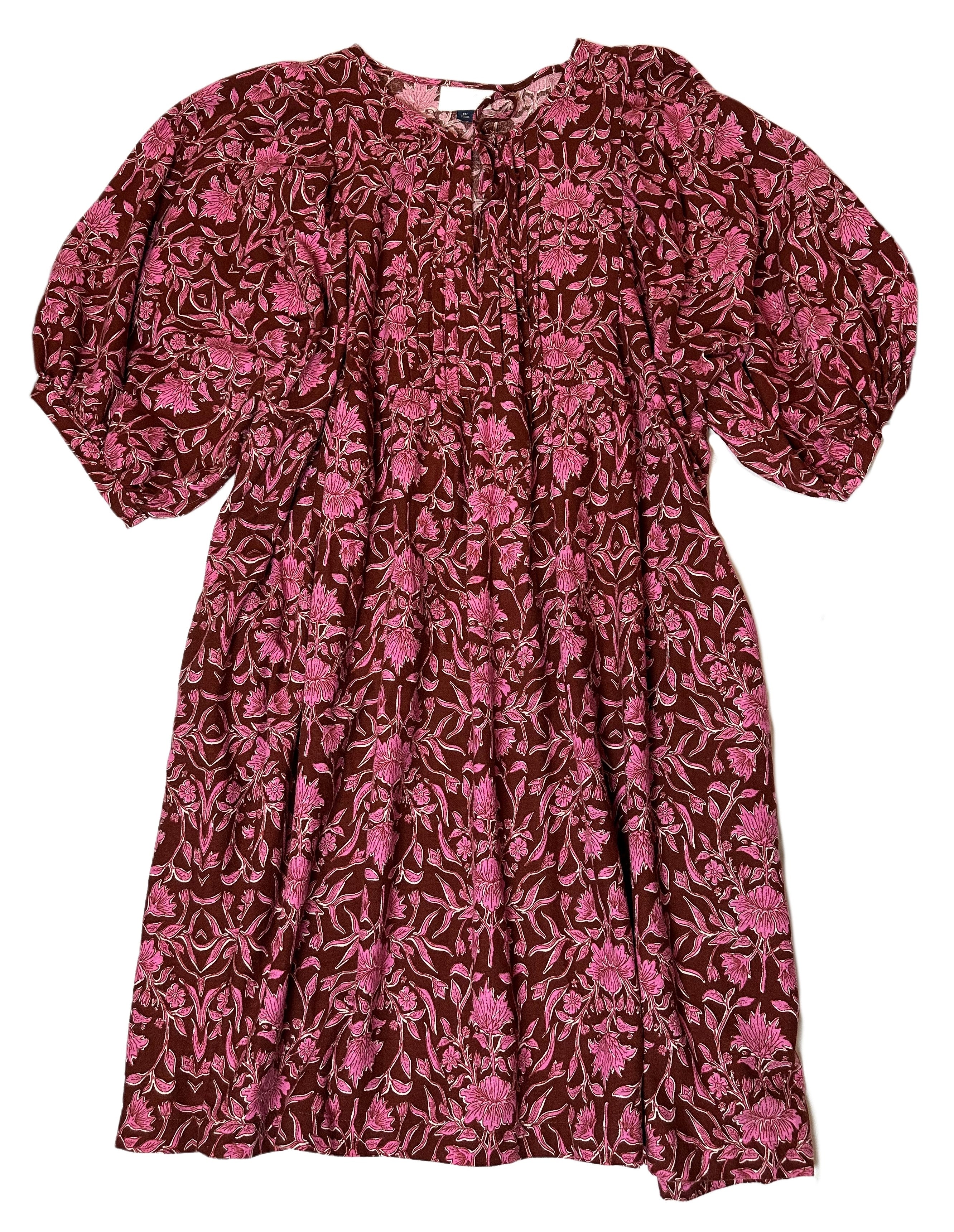 Universal ThreadThis Universal Threads pink and red floral print dress is a classic and comfortable midi length style. Featuring a stunningly patterned fabric, delicate pleating, a DressesUniversal Threads Pink and Red Floral Print Puff Sleeve DressRed Floral Print Puff Sleeve Dress