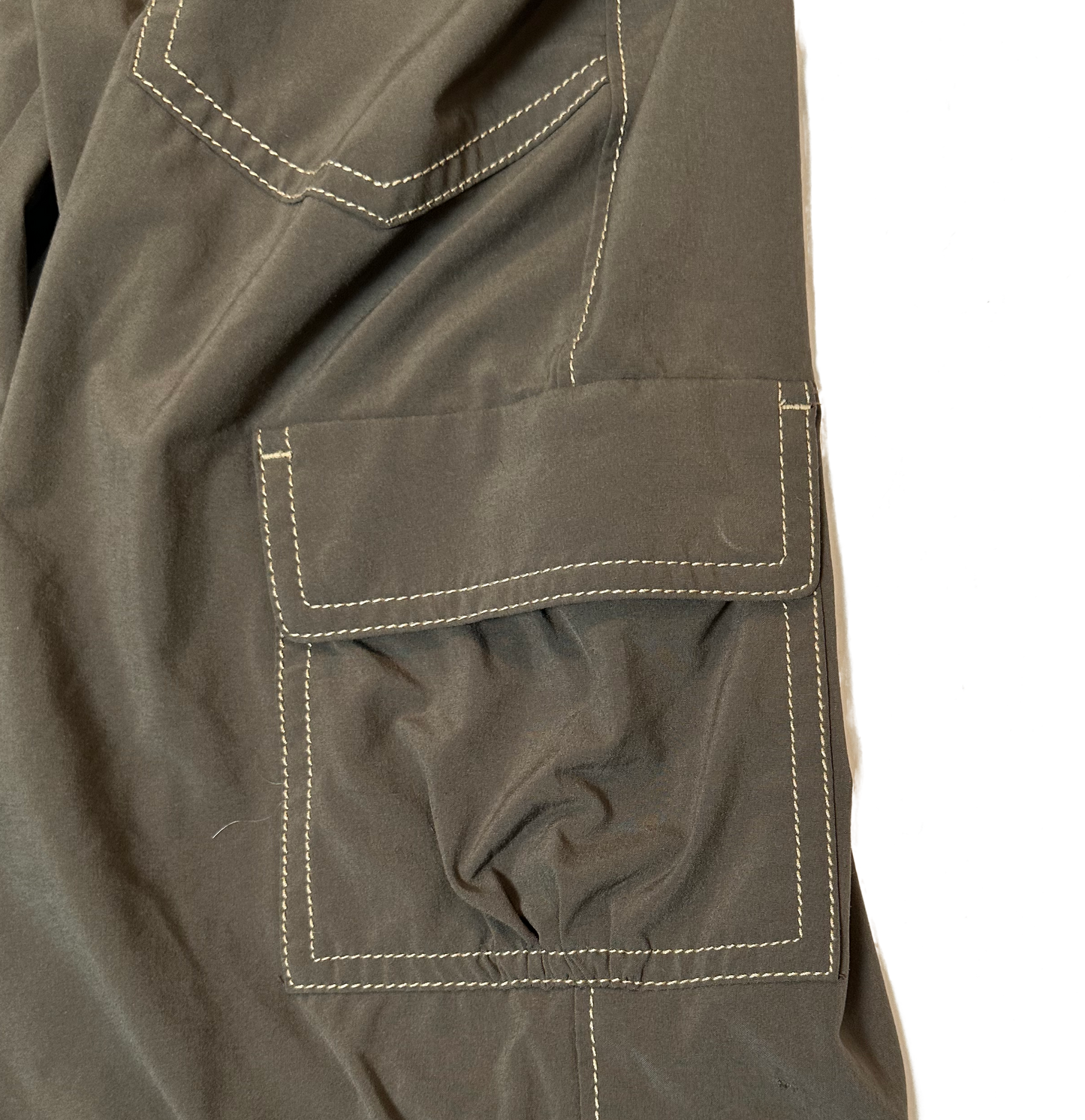 Athleta Gray Dipper Capris Cropped Pants Cargo #841284 Size 8 Get ready to conquer the day in these light weight gray Dipper Capris from Athleta! With multi pockets,