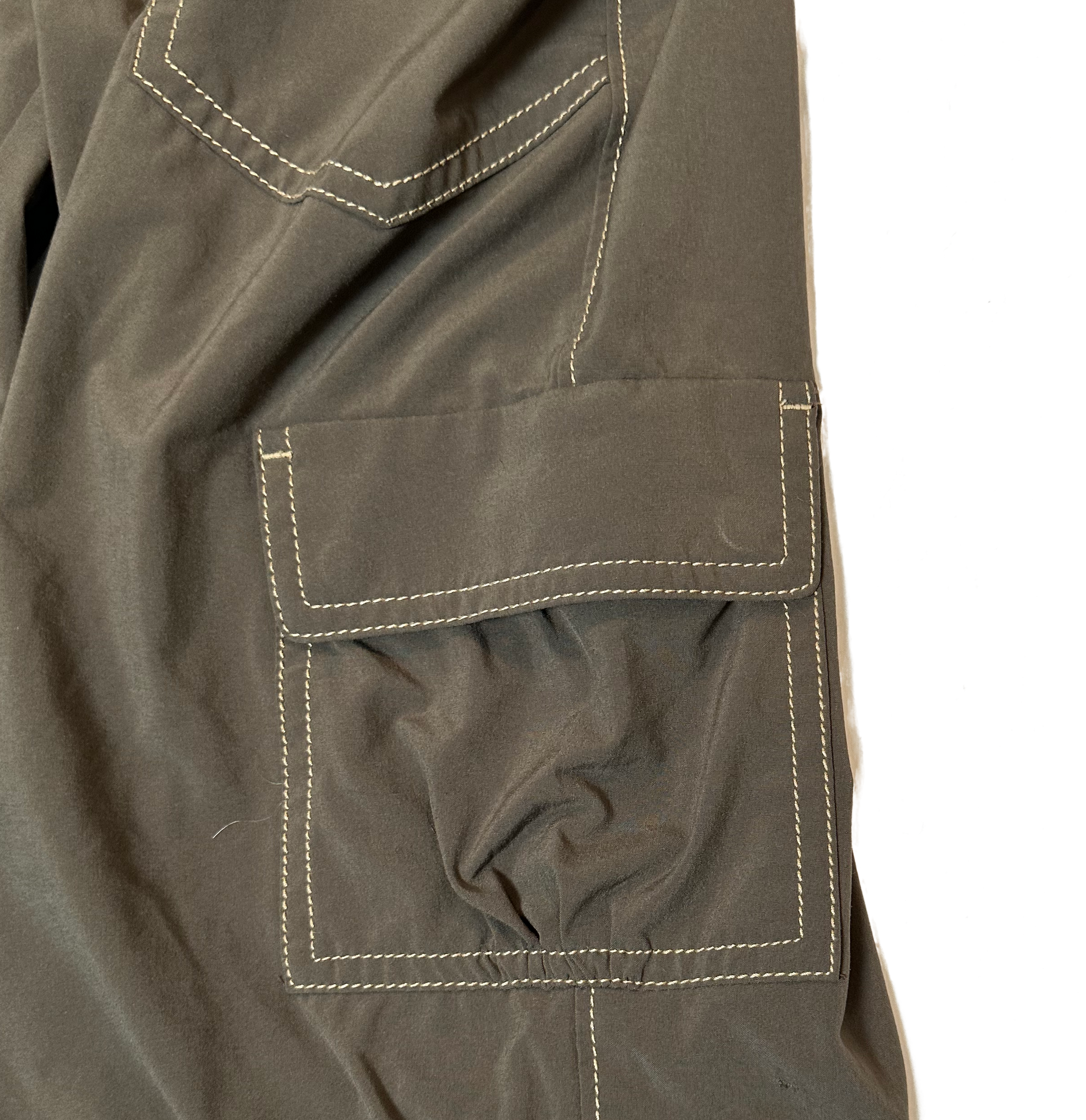 Athleta Gray Dipper Capris Cropped Pants Cargo #841284 Size 8 Get ready to conquer the day in these light weight gray Dipper Capris from Athleta! With multi pockets,