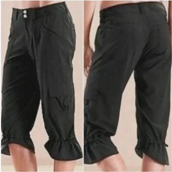 Athleta Gray Dipper Capris Cropped Pants Cargo #841284 Size 8 Get ready to conquer the day in these light weight gray Dipper Capris from Athleta! With multi pockets,