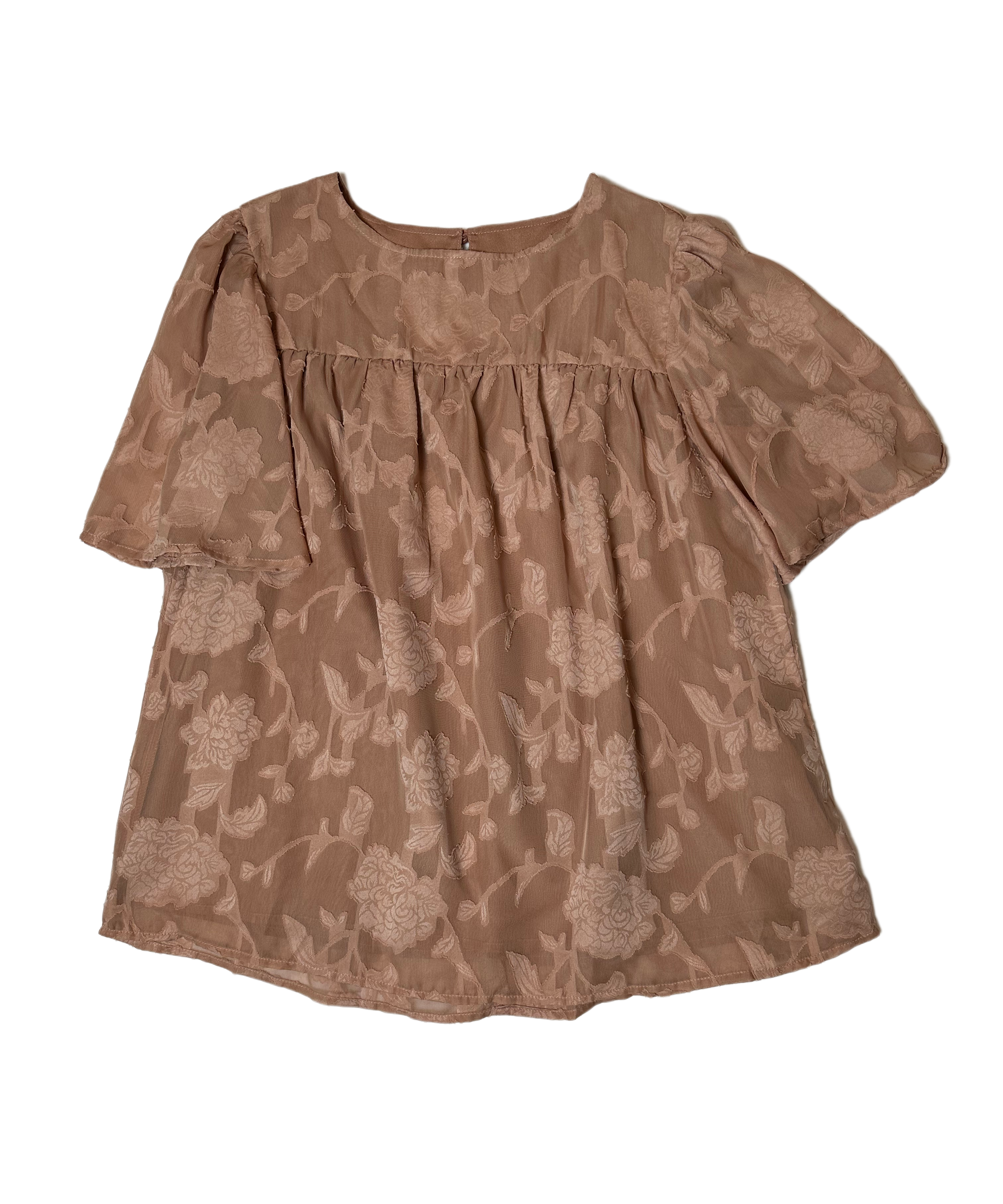 No BrandThis beige floral burn out short sleeve blouse is perfect for everyday wear. It's designed with a lined, floral burn out fabric, crew neck, and short sleeves for a sShirtBeige Floral Burn Out Short Sleeve BlouseBeige Floral Burn