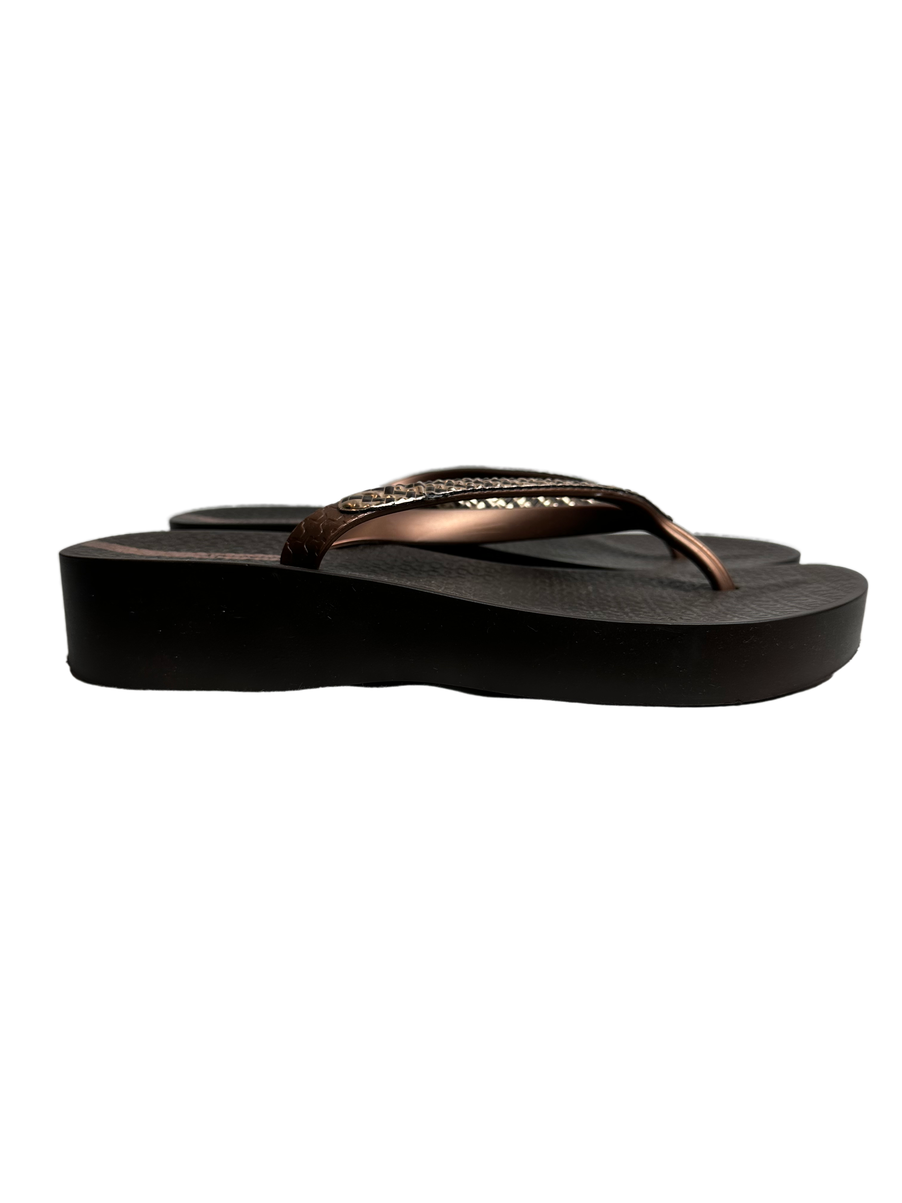 Ipanema Platform Brown Flip Flop Sandals size 9 Step up your style game with these Ipanema Platform Brown Flip Flop Sandals in size 9. Featuring a detailed strap and