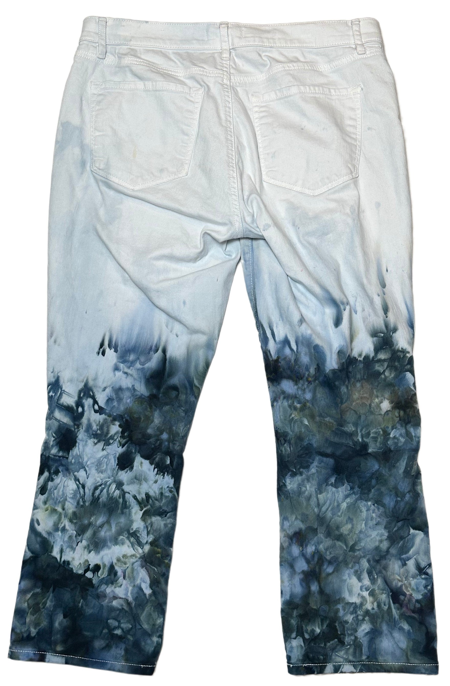 REFRESHED - Ann Taylor Loft Modern Kick Crop 5 Pocket Hand Dyed Denim REFRESHED - Ann Taylor Loft Modern Kick Crop 5 Pocket Hand Dyed Denim Size 8
Get ready to kick it in style with these REFRESHED Ann Taylor Loft Modern Kick Crop deni