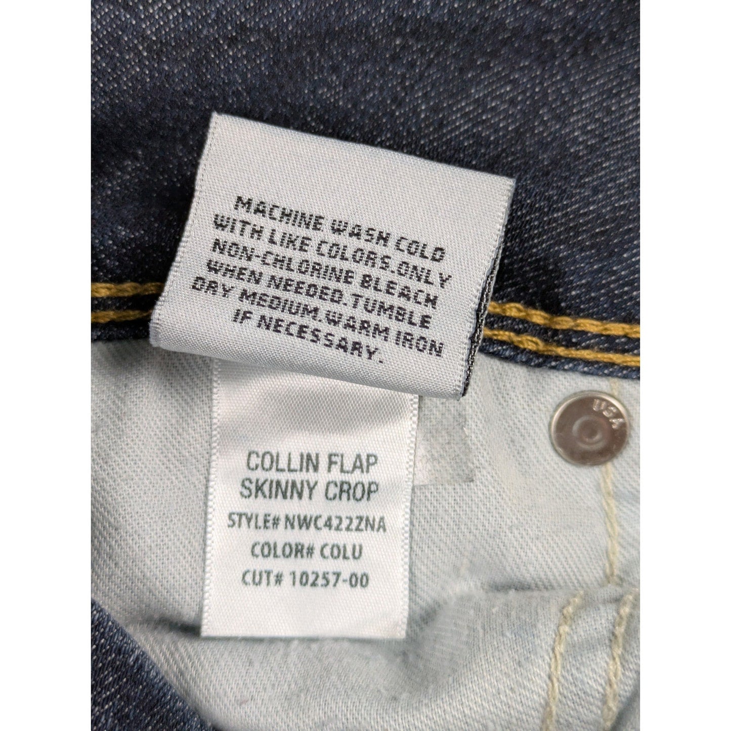 Hudson Jeans Collin Flap Skinny Crop Dark Size 31 Add a touch of edgy style to your wardrobe with these Hudson Collin Flap Pocket Skinny Crop Jeans! These jeans are 