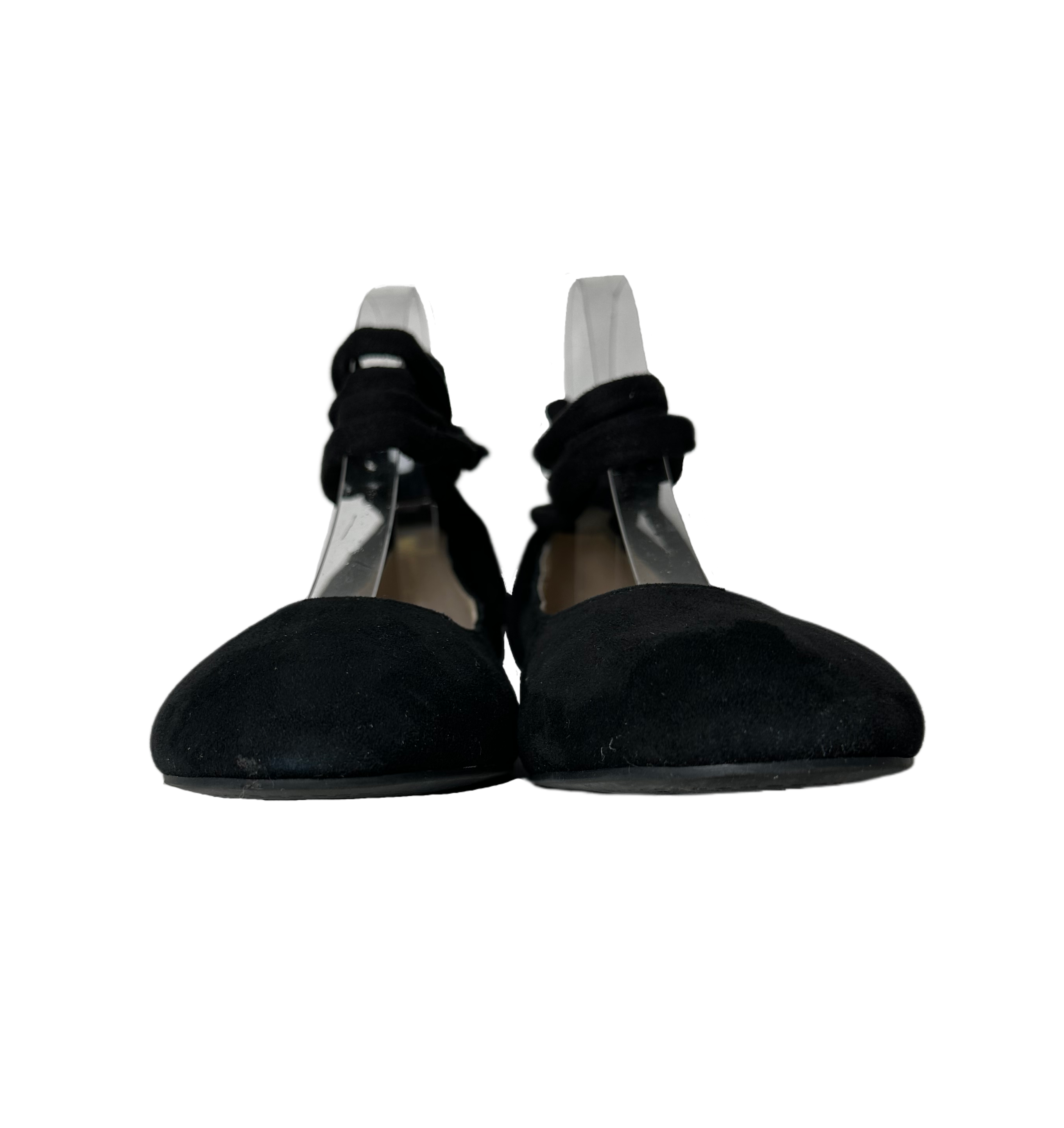 Jessica Simpson Black Suede Lace Up Ballerina Flats offer a classic style with a modern edge. Crafted from luxury suede, featuring a round toe and lace up designShoesJessica Simpson Black Suede Lace Up Ballerina FlatsJessica Simpson Black Suede Lace