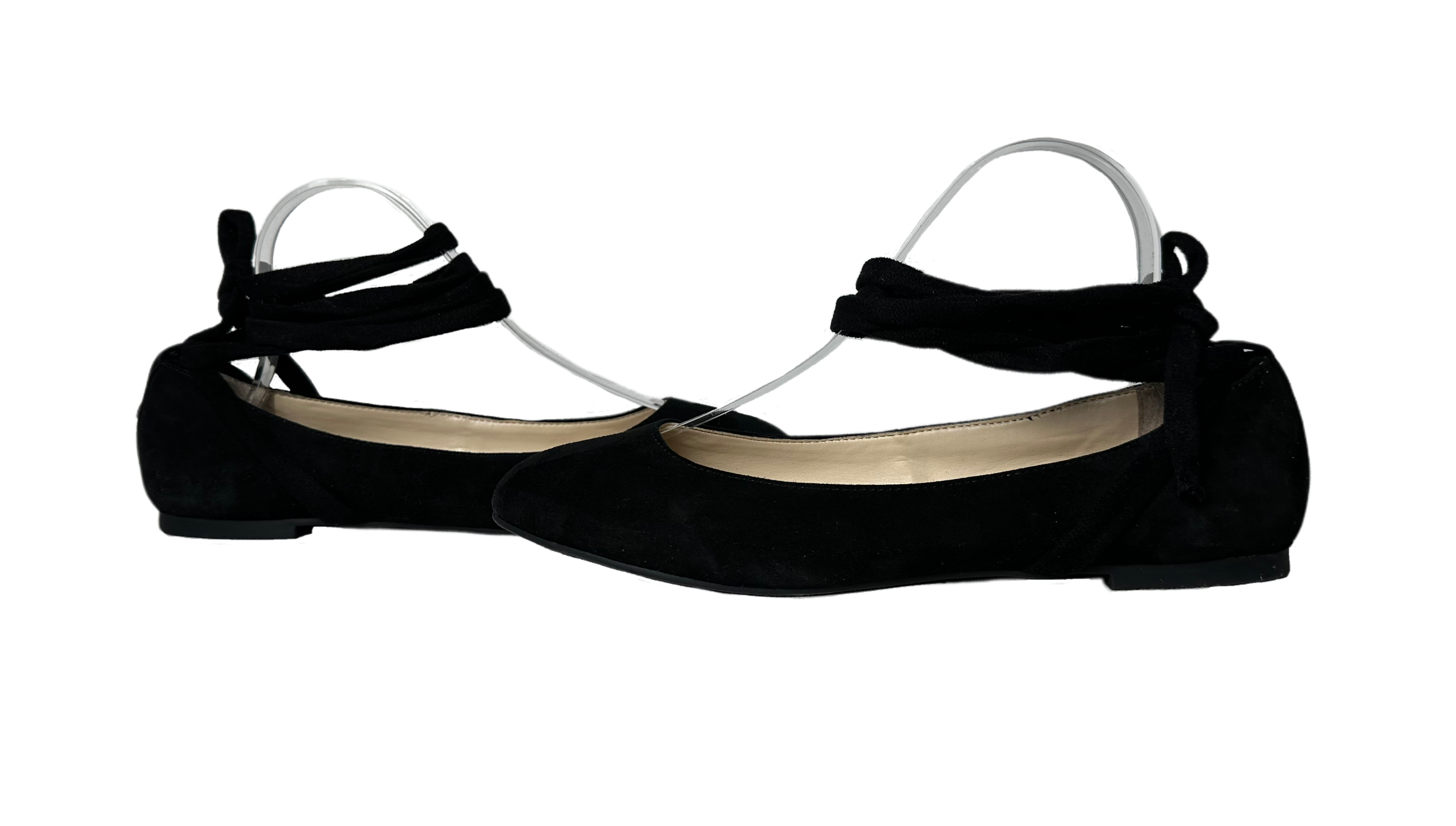 Jessica Simpson Black Suede Lace Up Ballerina Flats offer a classic style with a modern edge. Crafted from luxury suede, featuring a round toe and lace up designShoesJessica Simpson Black Suede Lace Up Ballerina FlatsJessica Simpson Black Suede Lace