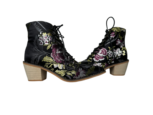 No BrandLook stylish while wearing this beautiful floral ankle boot. It features a bright floral embroidered fabric upper and a light block wood heel for a slightly western ShoesBeautiful Floral Fabric Lace Up Ankle Boot with Light Wood HeelBeautiful Floral Fabric Lace