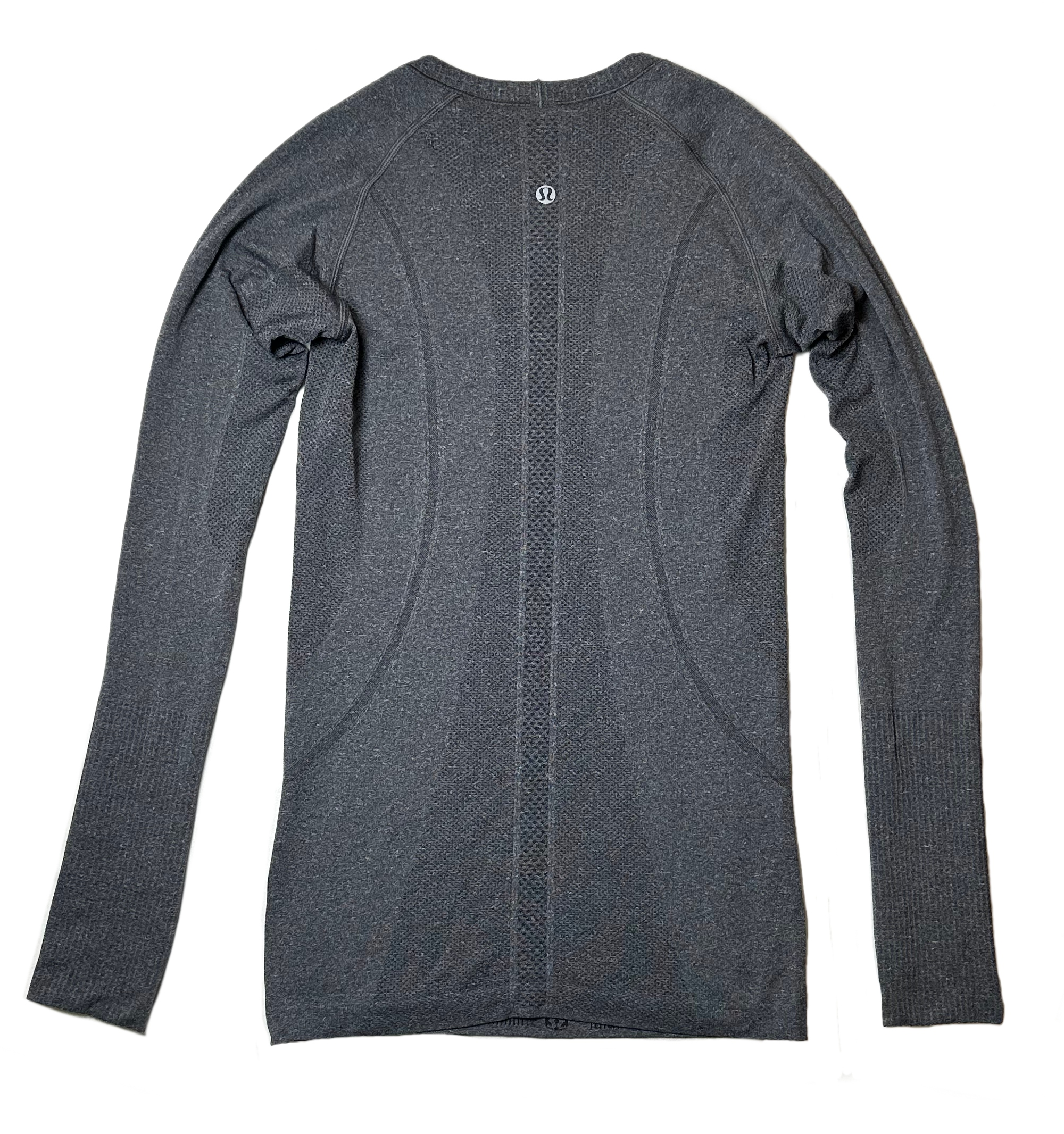 LululemonStay warm and motivated with the Lululemon Long Sleeve Grey Swiftly Tech Top! This body-skimming fit is heather grey and provides thumb holes to keep your hands warmTopsLululemon Long Sleeve Grey Swiftly Tech TopLululemon Long Sleeve Grey Swiftly Tech Top