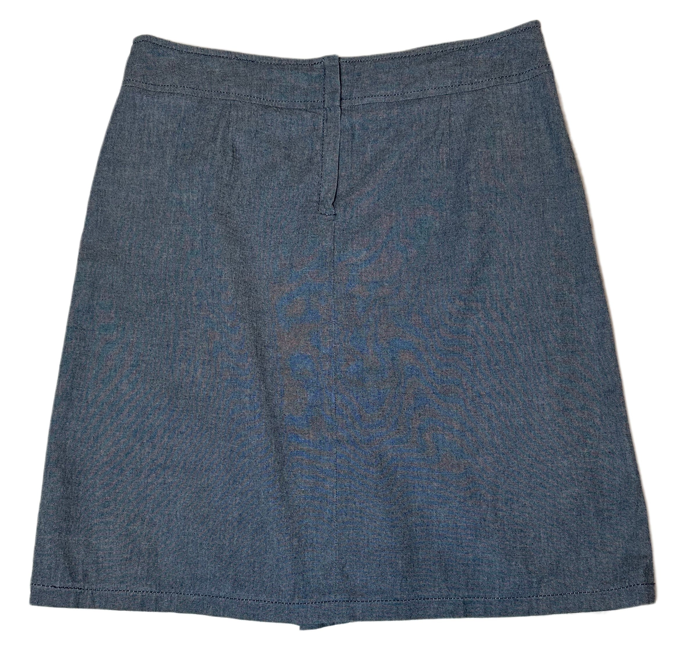 Max StudioThe Max Studio lightweight chambray short skirt is a stylish and comfortable addition to any wardrobe. Featuring an inverted front pleat and two front slit pockets, SkirtsMax Studio Lightweight Chambray Short SkirtMax Studio Lightweight Chambray Short Skirt