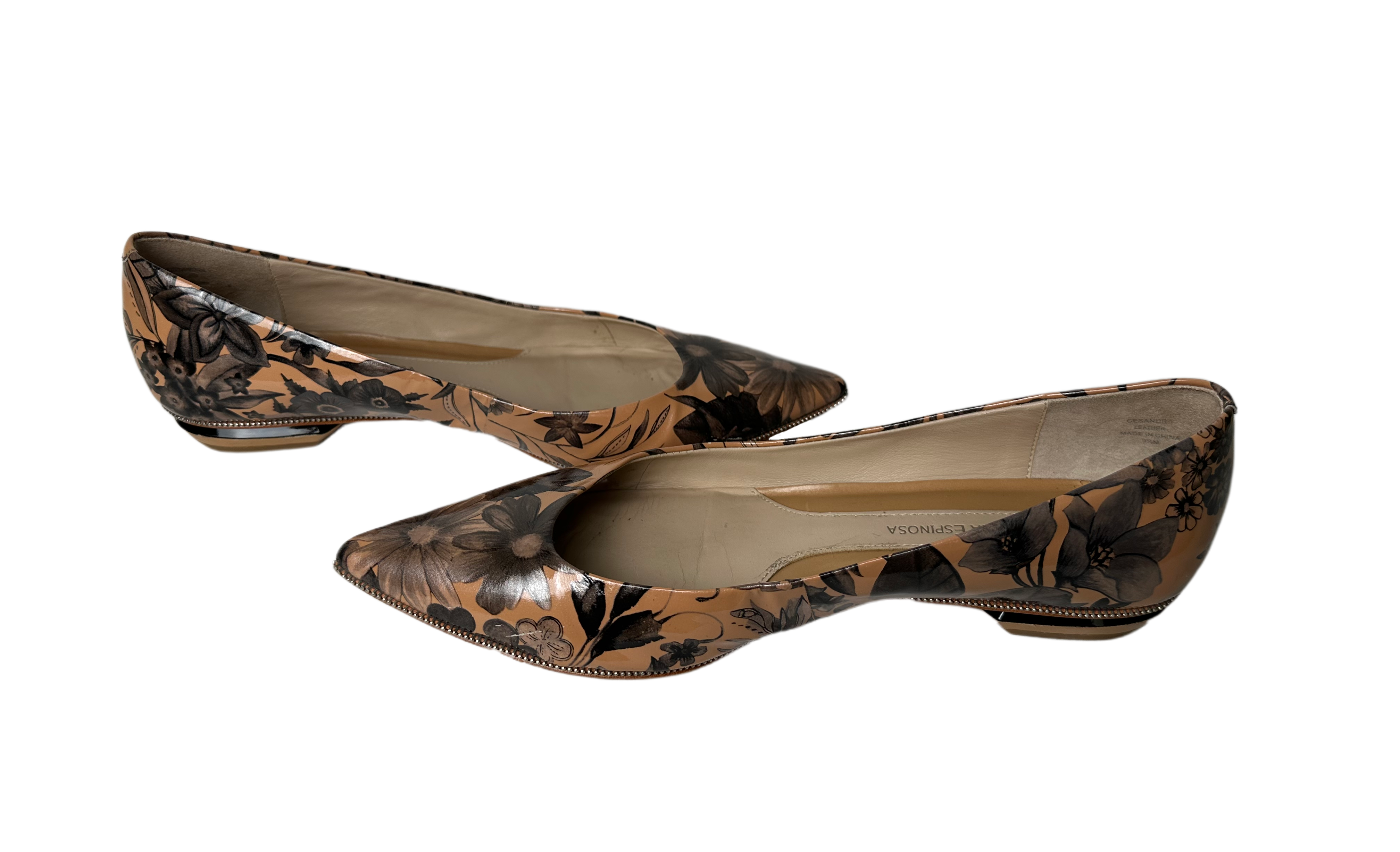 Carolinna EspinozaStep out in style with these Carolinna Espinosa peach floral flats. Expertly crafted with a beautiful floral print and silver beading on the edging, these flats boasShoesCarolinna Espinosa Peach Floral FlatsCarolinna Espinosa Peach Floral Flats